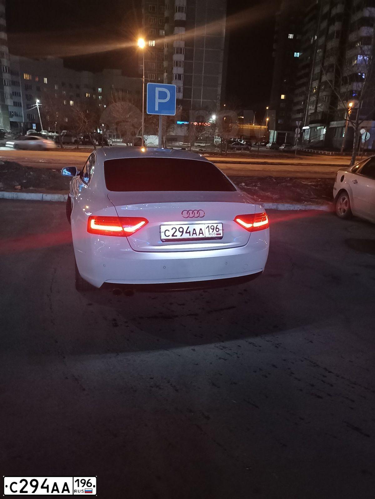 Фото автомобиля AUDI A5, 2016 — госномер Е005НО196. Цвет: Белый