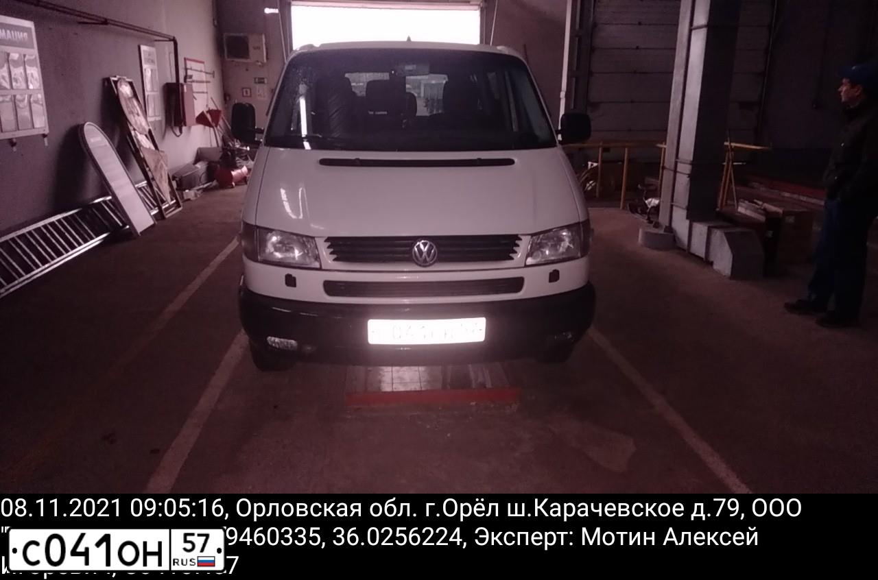 Фото автомобиля VOLKSWAGEN CARAVELLE, 2001 — госномер С041ОН57. Цвет: БЕЛЫЙ