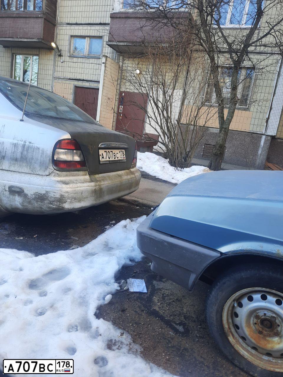 Фото автомобиля DAEWOO LEGANZA, 2000 — госномер А707ВС178. Цвет: СЕРЕБРИСТЫЙ