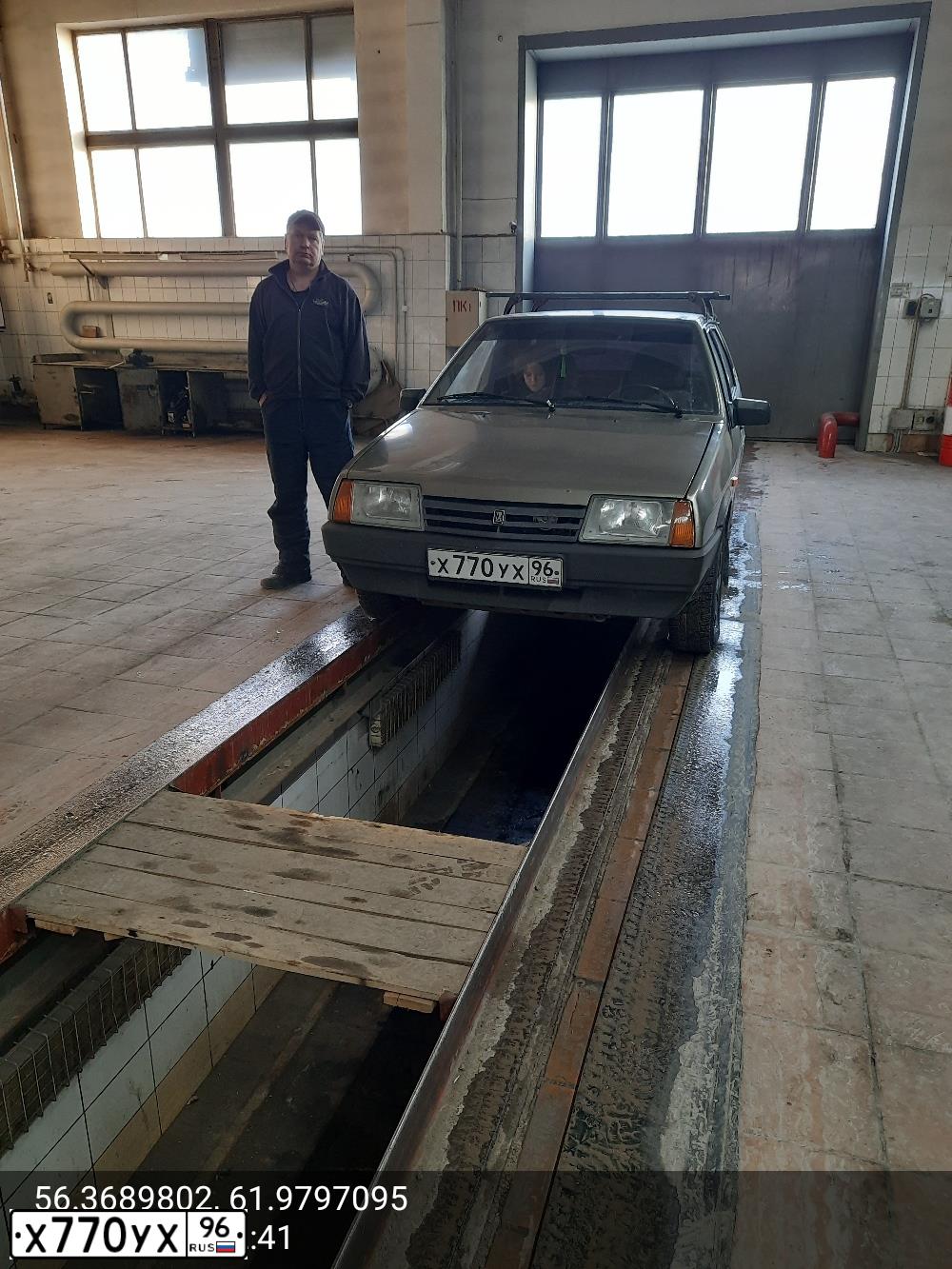 Фото автомобиля LADA 2109 SAMARA, 2001 — госномер Х770УХ96. Цвет: СЕРО-ЗЕЛЕНЫЙ