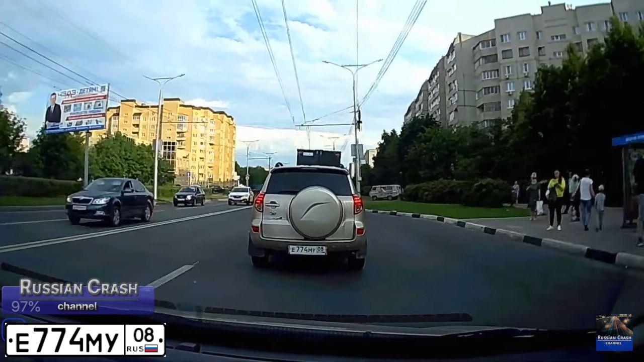 Фото автомобиля TOYOTA RAV4, 2006 — госномер Е774МУ08. Цвет: БЕЖЕВЫЙ