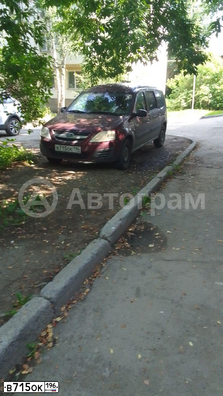 Фото автомобиля LADA LARGUS, 2014 — госномер В715ОК196. Цвет: КРАСНЫЙ
