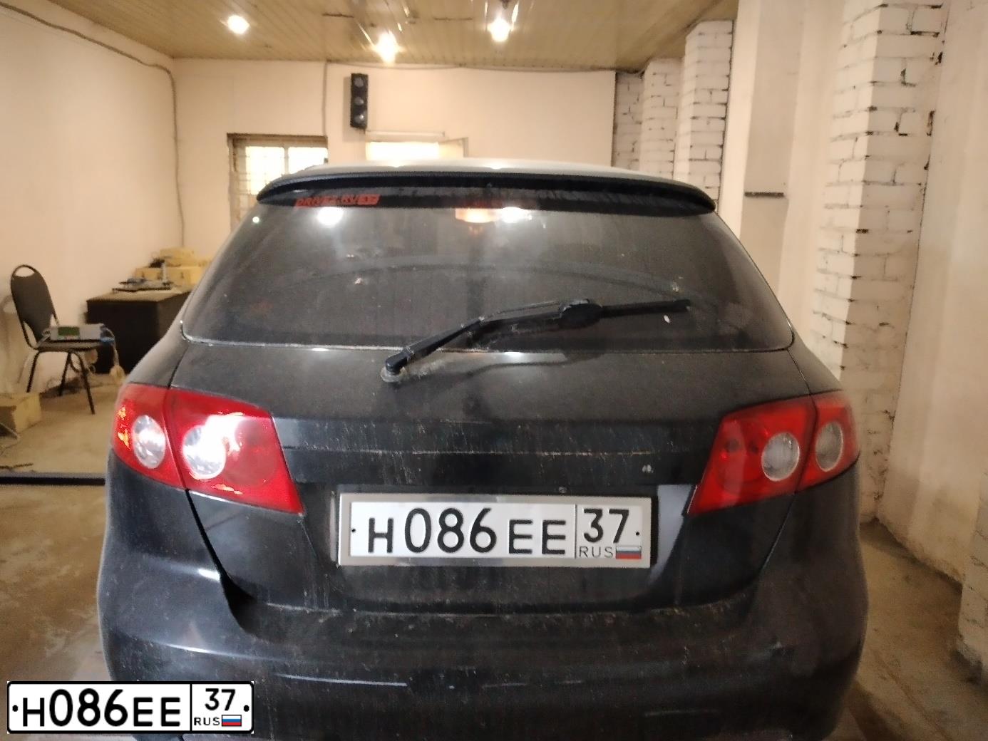 Фото автомобиля CHEVROLET LACETTI, 2008 — госномер Н086ЕЕ37. Цвет: ЧЕРНЫЙ