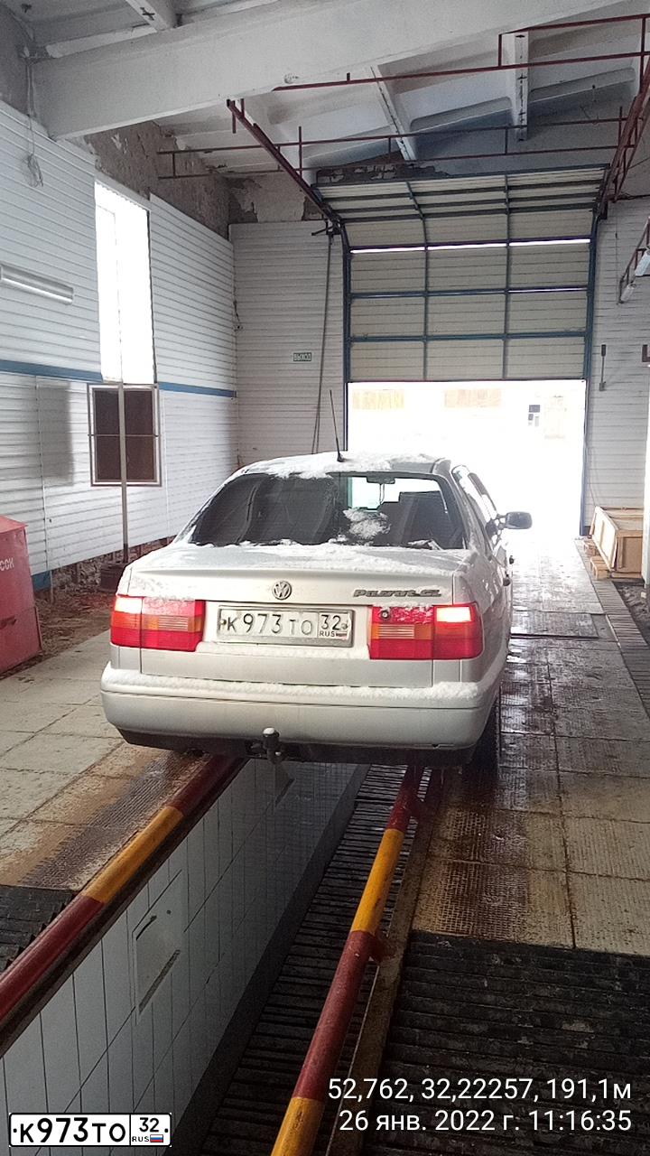 Фото автомобиля VOLKSWAGEN PASSAT, 1996 — госномер О460ТР46. Цвет: СЕРЕБРИСТЫЙ
