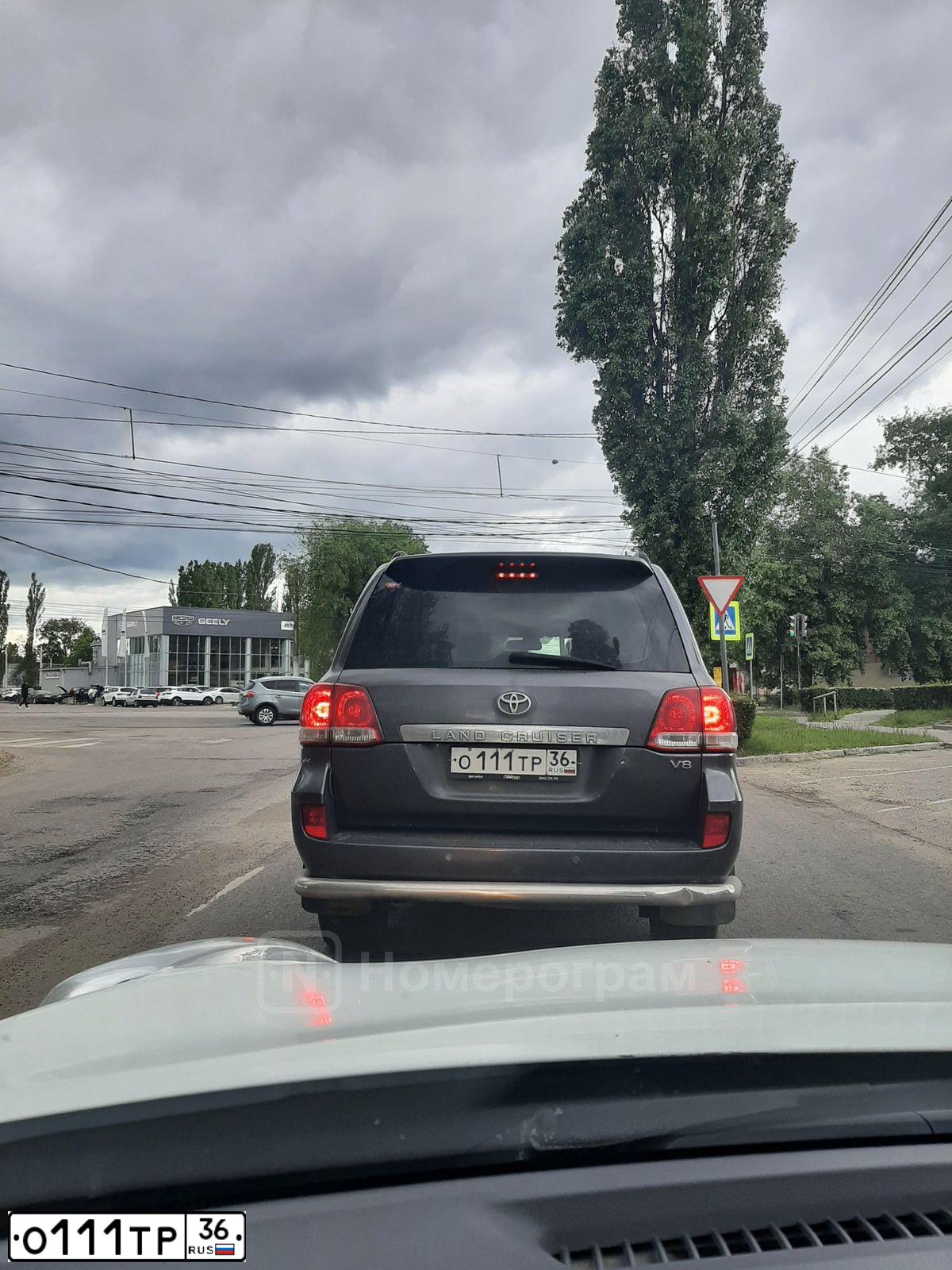 Фото автомобиля TOYOTA LANDCRUISER 200, 2008 — госномер У340УУ34. Цвет: Серый