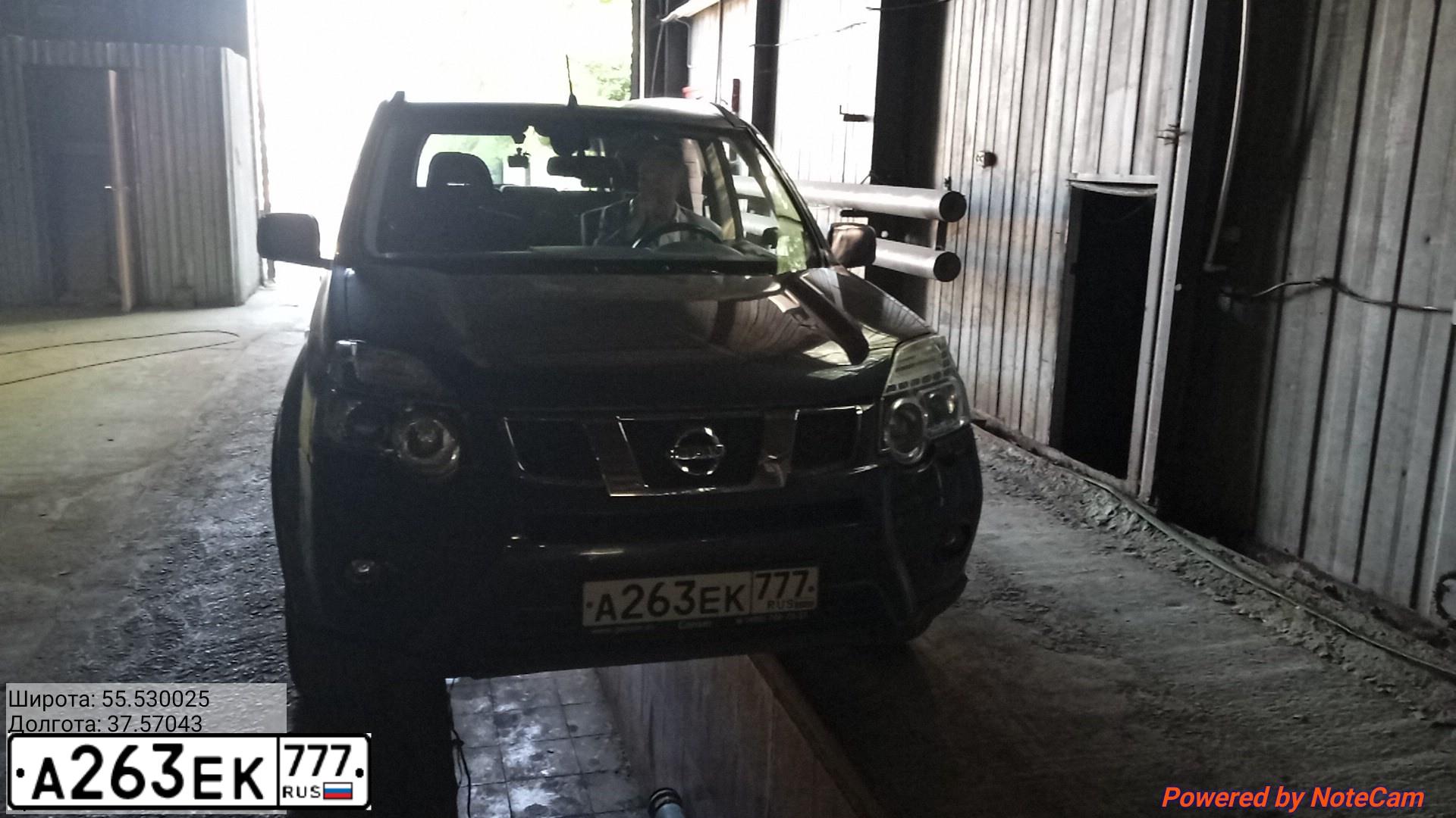 Фото автомобиля NISSAN X-TRAIL, 2014 — госномер А263ЕК777. Цвет: КОРИЧНЕВЫЙ