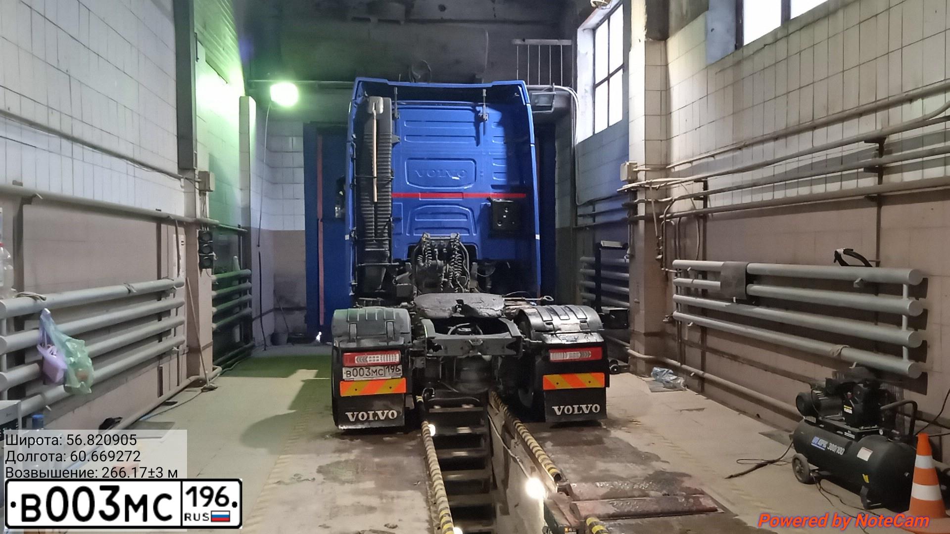Фото автомобиля VOLVO O SERIE FH 4X2, 2014 — госномер С180РС196. Цвет: СИНИЙ