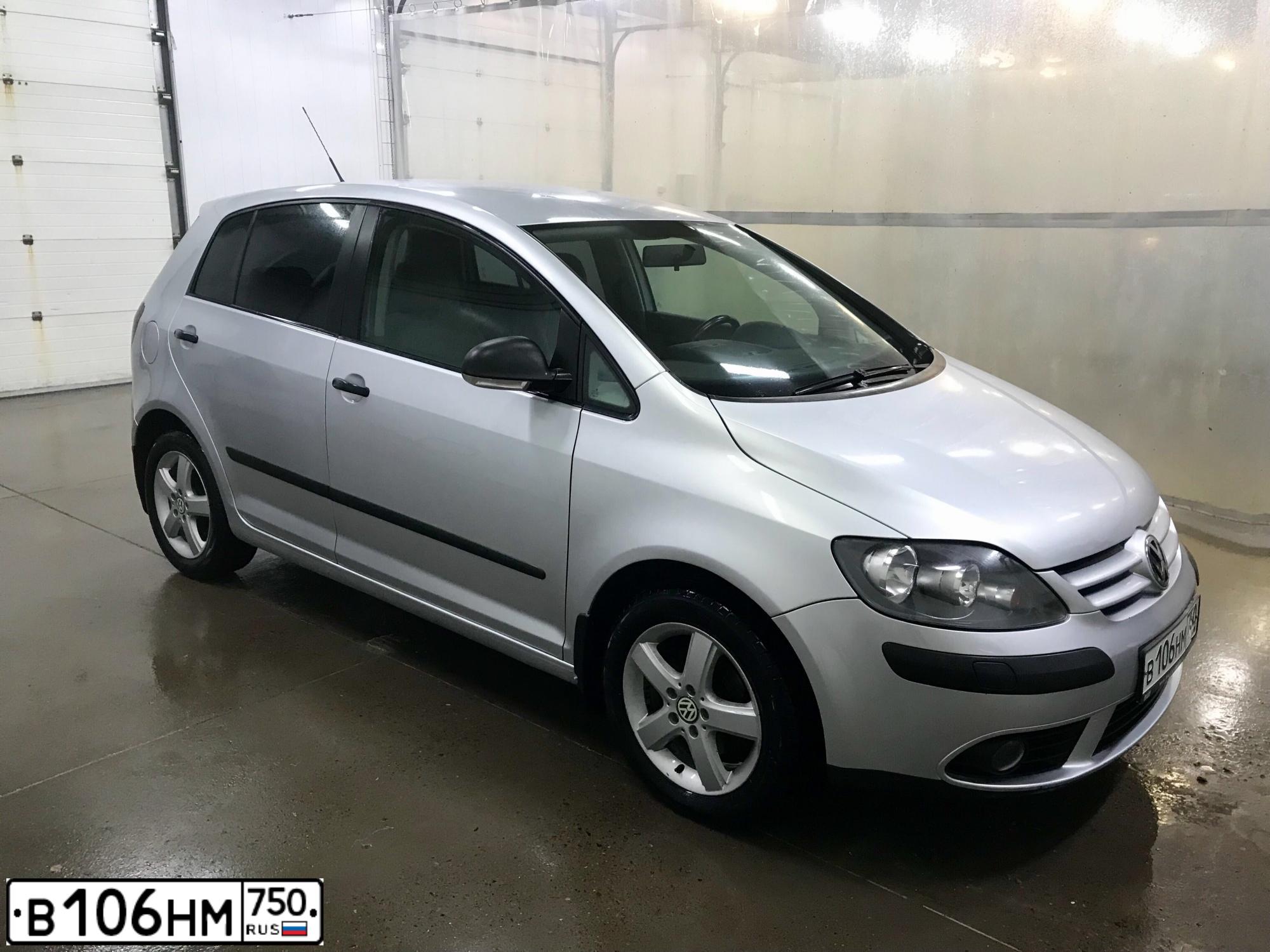 Фото автомобиля VOLKSWAGEN GOLF PLUS, 2008 — госномер Н248ОО199. Цвет: Серебристый
