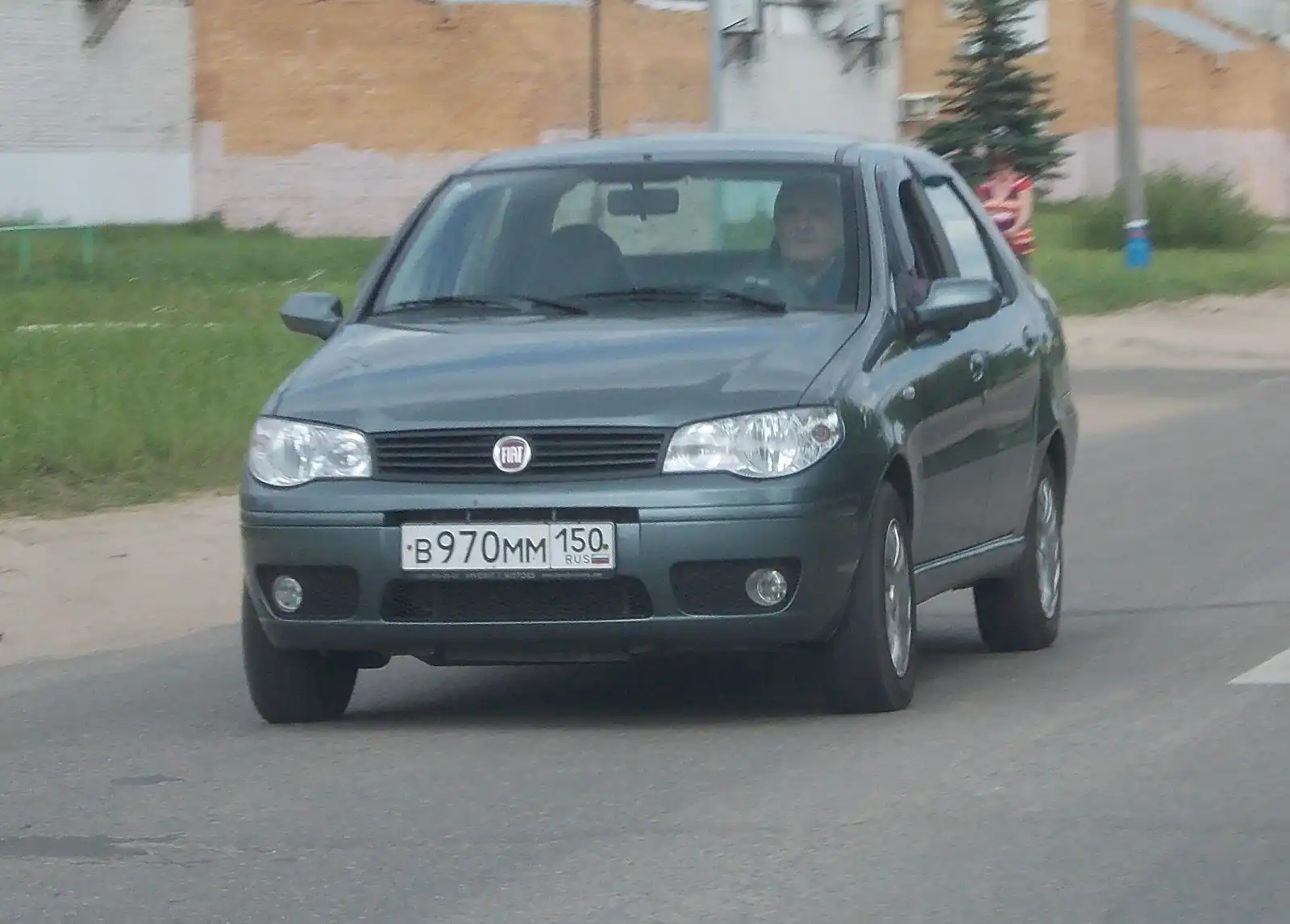 Фото автомобиля FIAT ALBEA, 2009 — госномер В970ММ150. Цвет: СЕРЫЙ
