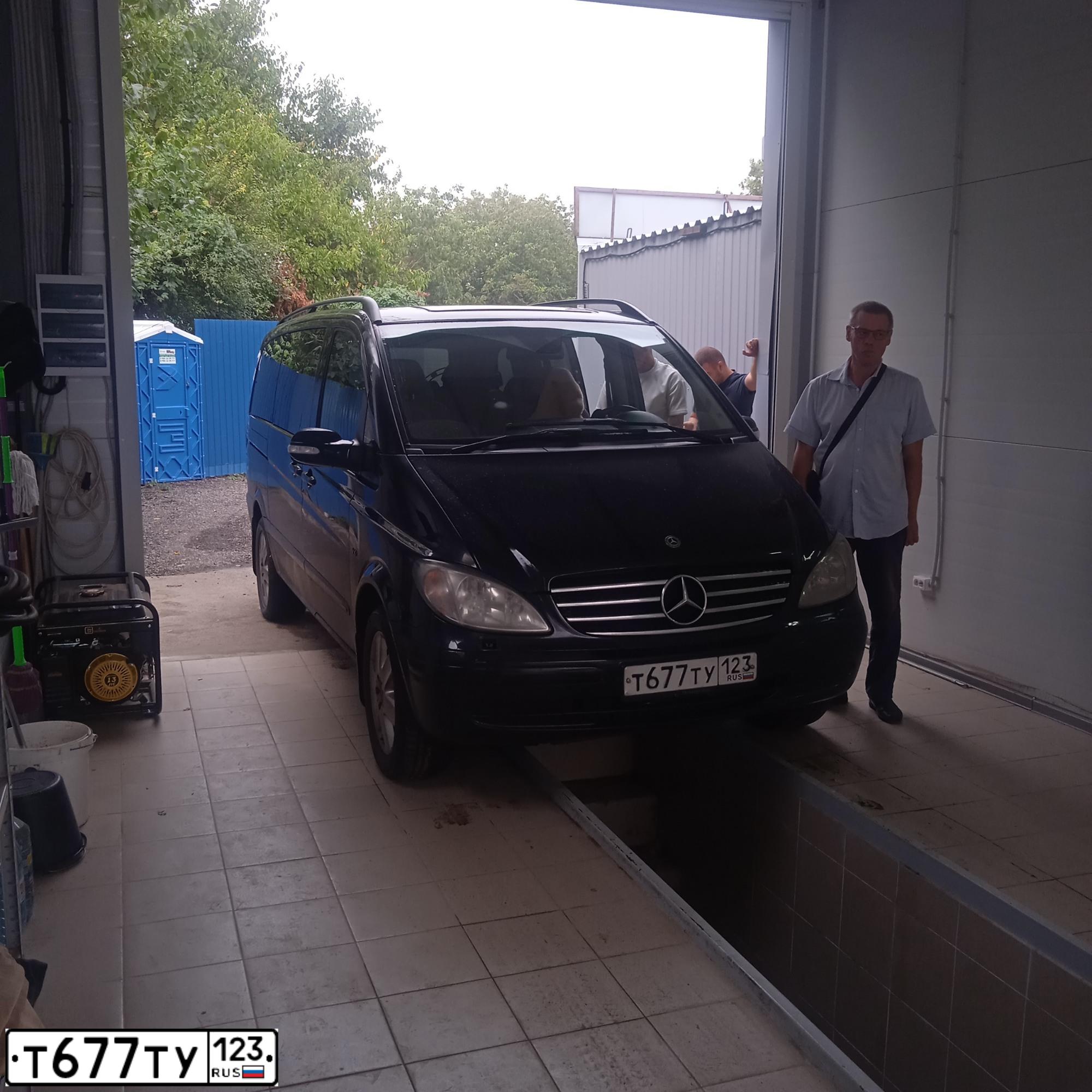 Фото автомобиля MERCEDES VIANO, 2008 — госномер Т677ТУ123. Цвет: ЧЕРНЫЙ