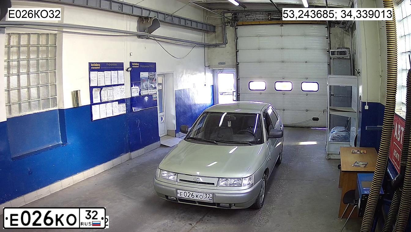 Фото автомобиля LADA 2112 LADA, 2006 — госномер Е026КО32. Цвет: БЕЛО-ЗЕЛЕНЫЙ