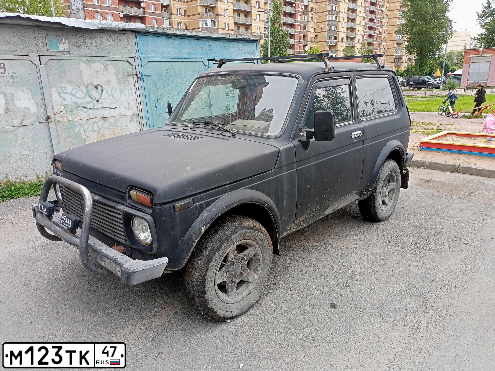 Фото автомобиля LADA 2121 NIVA, 2001 — госномер М123ТК47. Цвет: Сине-зеленый