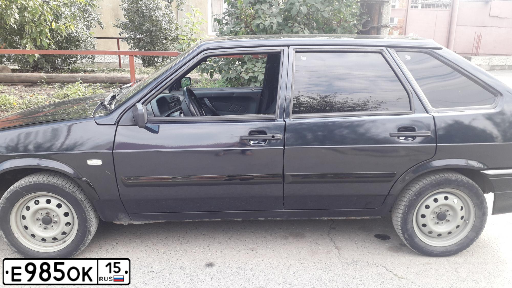 Фото автомобиля LADA 2114 SAMARA, 2006 — госномер Е985ОК15. Цвет: ГРАФИТОВЫЙ МЕТАЛЛИК