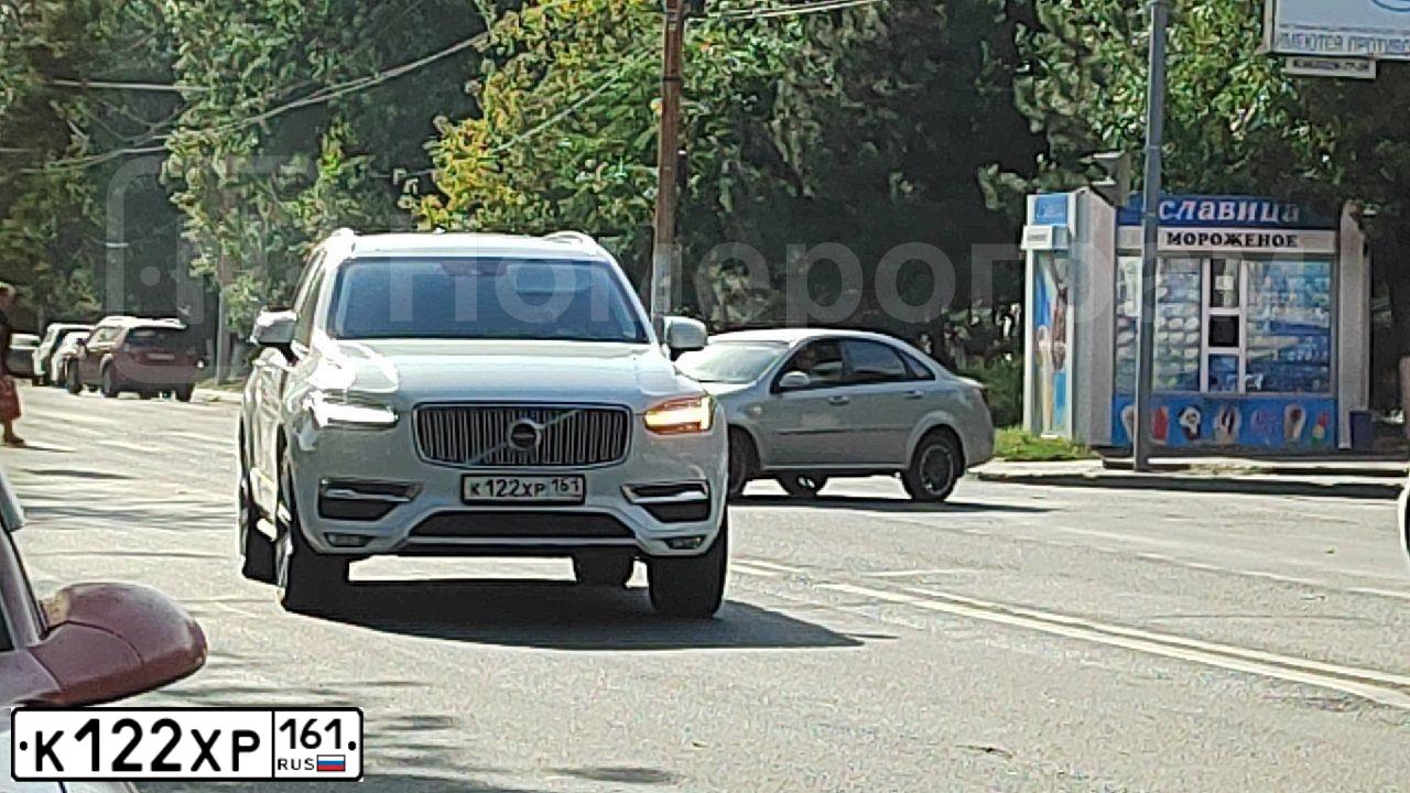 Фото автомобиля VOLVO V90, 2017 — госномер К122ХР161. Цвет: ТЕМНО-СЕРЫЙ