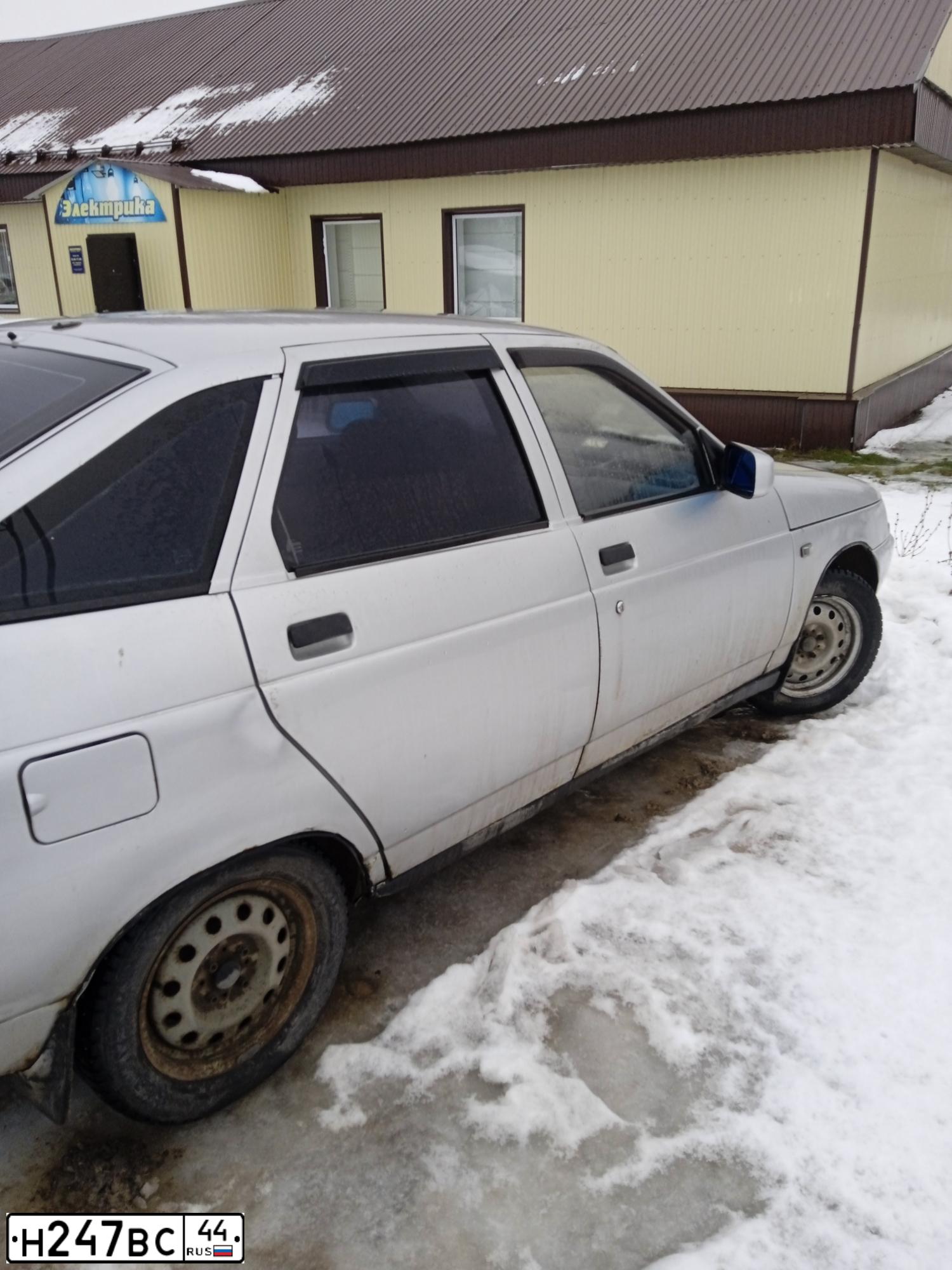 Фото автомобиля ВАЗ 2112, 2003 — госномер М663МВ13. Цвет: СВЕТЛО-СЕРЕБР.МЕТАЛЛИК