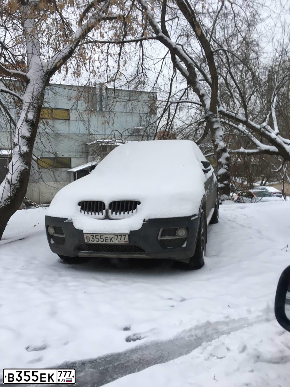 Фото автомобиля KIA SPORTAGE, 2013 — госномер В355ЕК777. Цвет: Белый