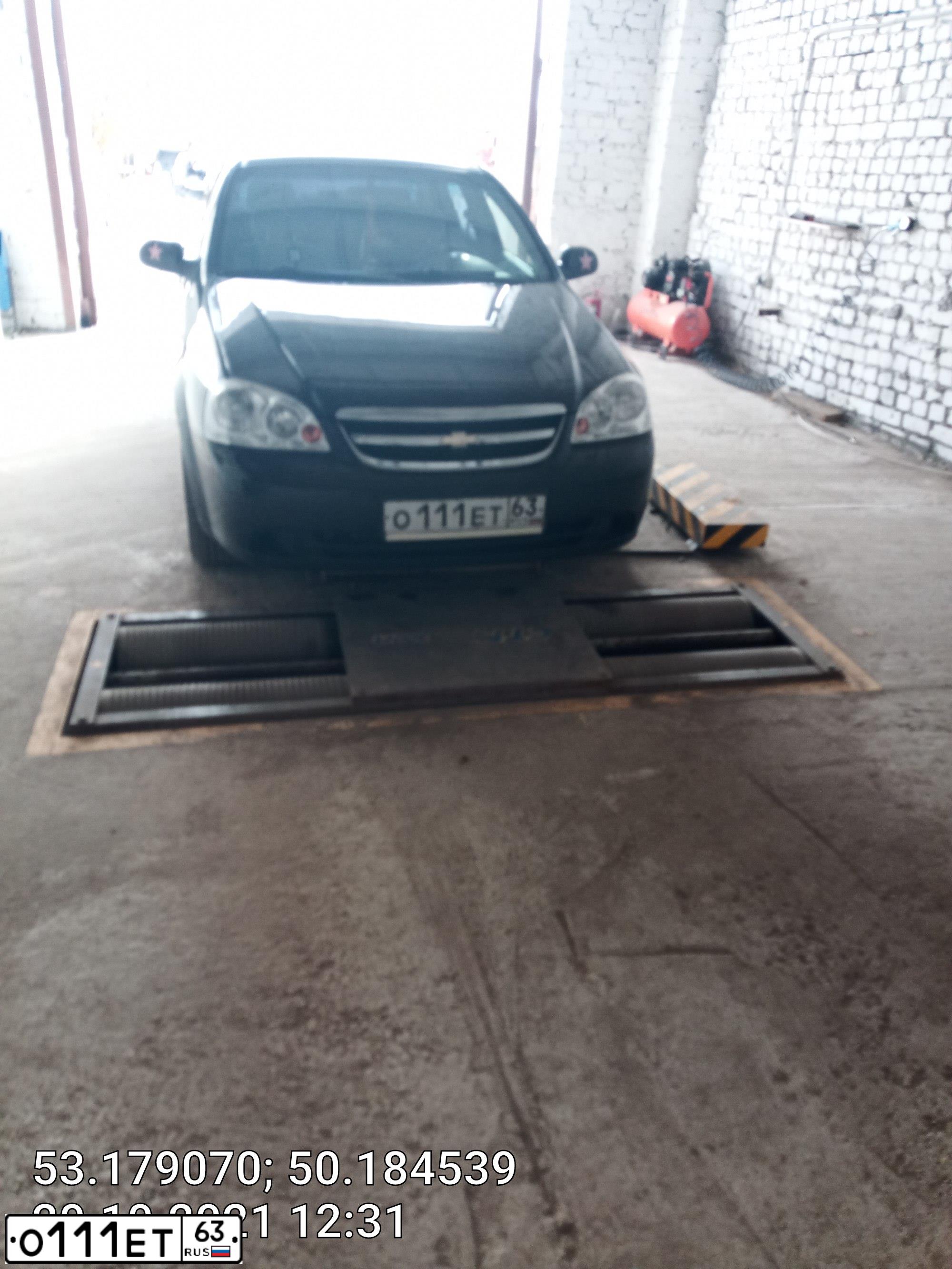 Фото автомобиля CHEVROLET LACETTI, 2006 — госномер О111ЕТ63. Цвет: ЧЕРНЫЙ