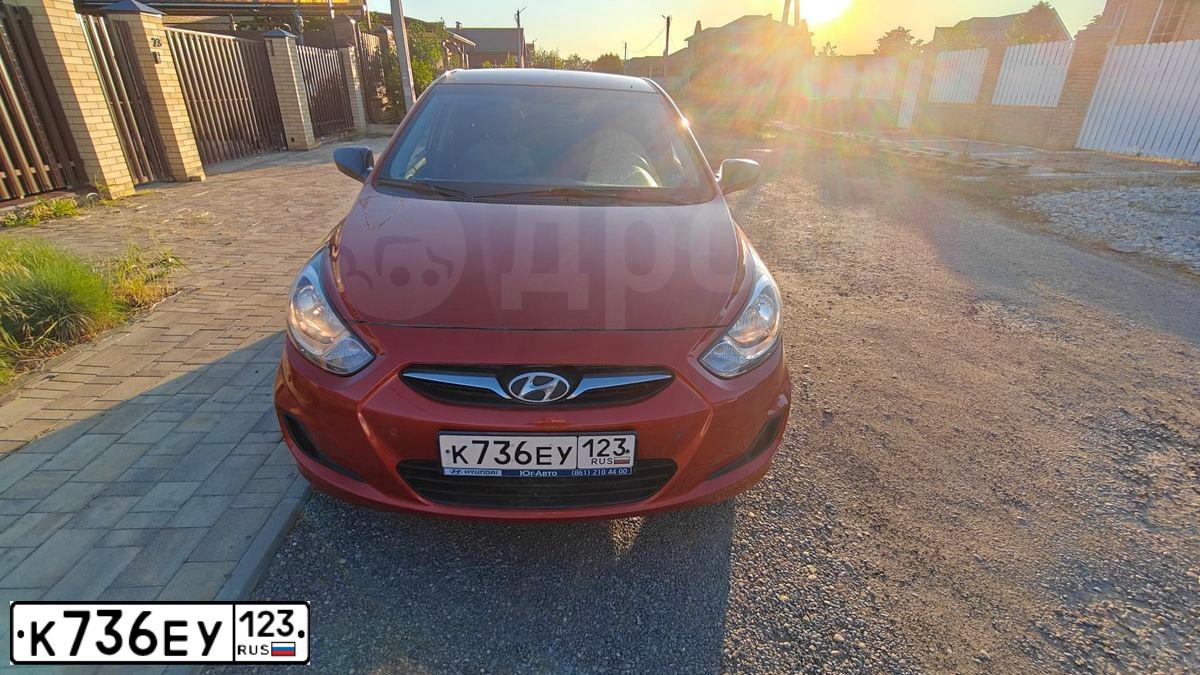 Фото автомобиля HYUNDAI SOLARIS, 2012 — госномер К736ЕУ123. Цвет: КРАСНЫЙ ГРАНИТ