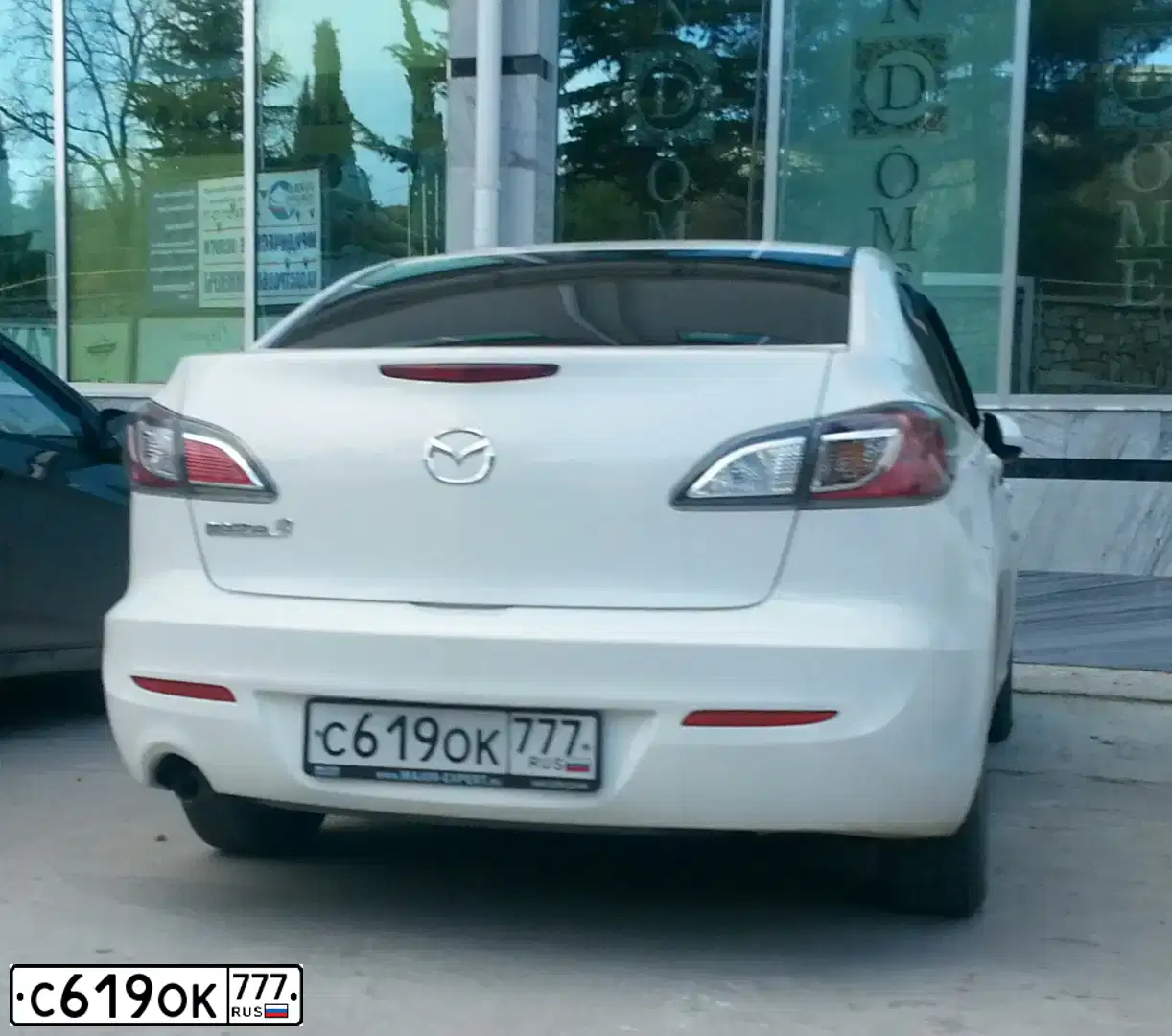 Фото автомобиля MAZDA 3, 2012 — госномер С619ОК777. Цвет: Белый