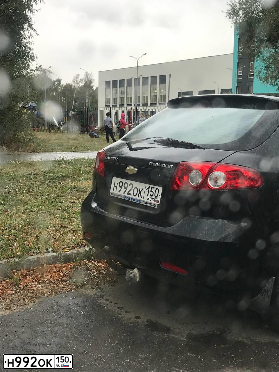 Фото автомобиля CHEVROLET LACETTI, 2007 — госномер Н992ОК150. Цвет: ЧЕРНЫЙ