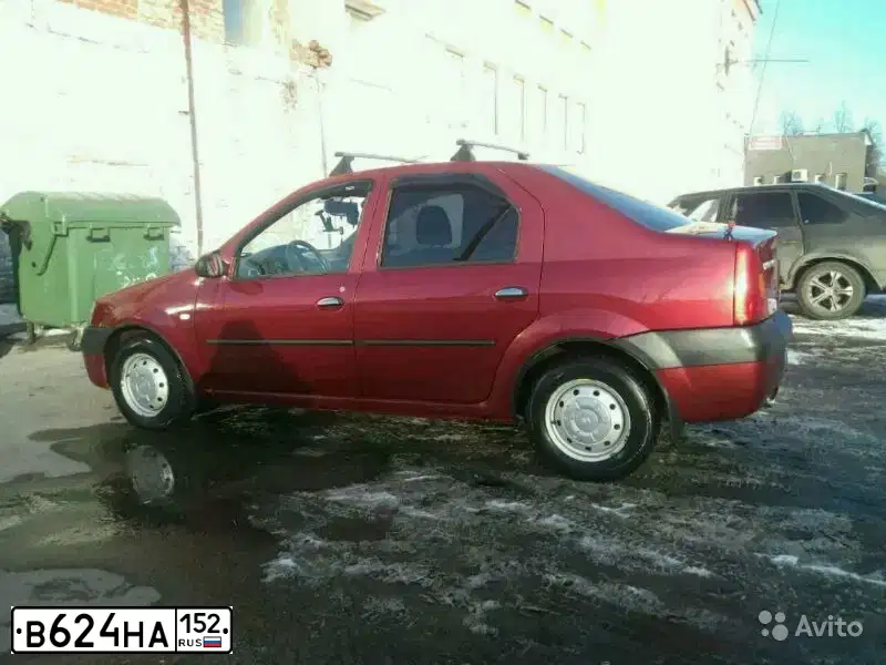 Фото автомобиля RENAULT LOGAN, 2009 — госномер О566УМ44. Цвет: Красный
