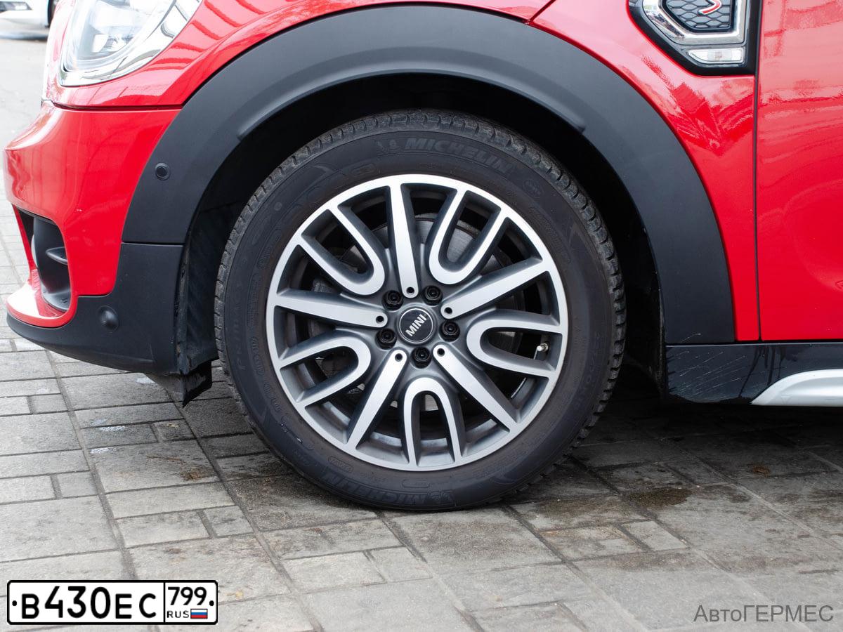 Фото автомобиля MINI МИНИ КУПЕР  S ALL4 СОUNТRУМАN, 2018 — госномер В430ЕС799. Цвет: ЯРКО-КРАСНЫЙ