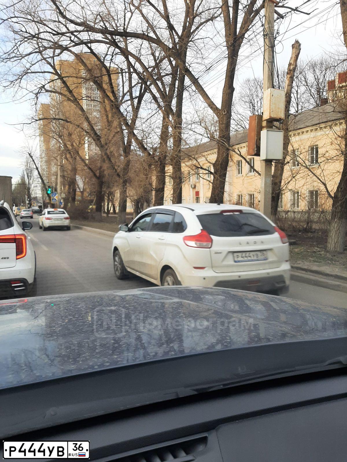 Фото автомобиля MERCEDES-BENZ E-CLASS, 2015 — госномер К215СУ95. Цвет: ЧЕРНЫЙ