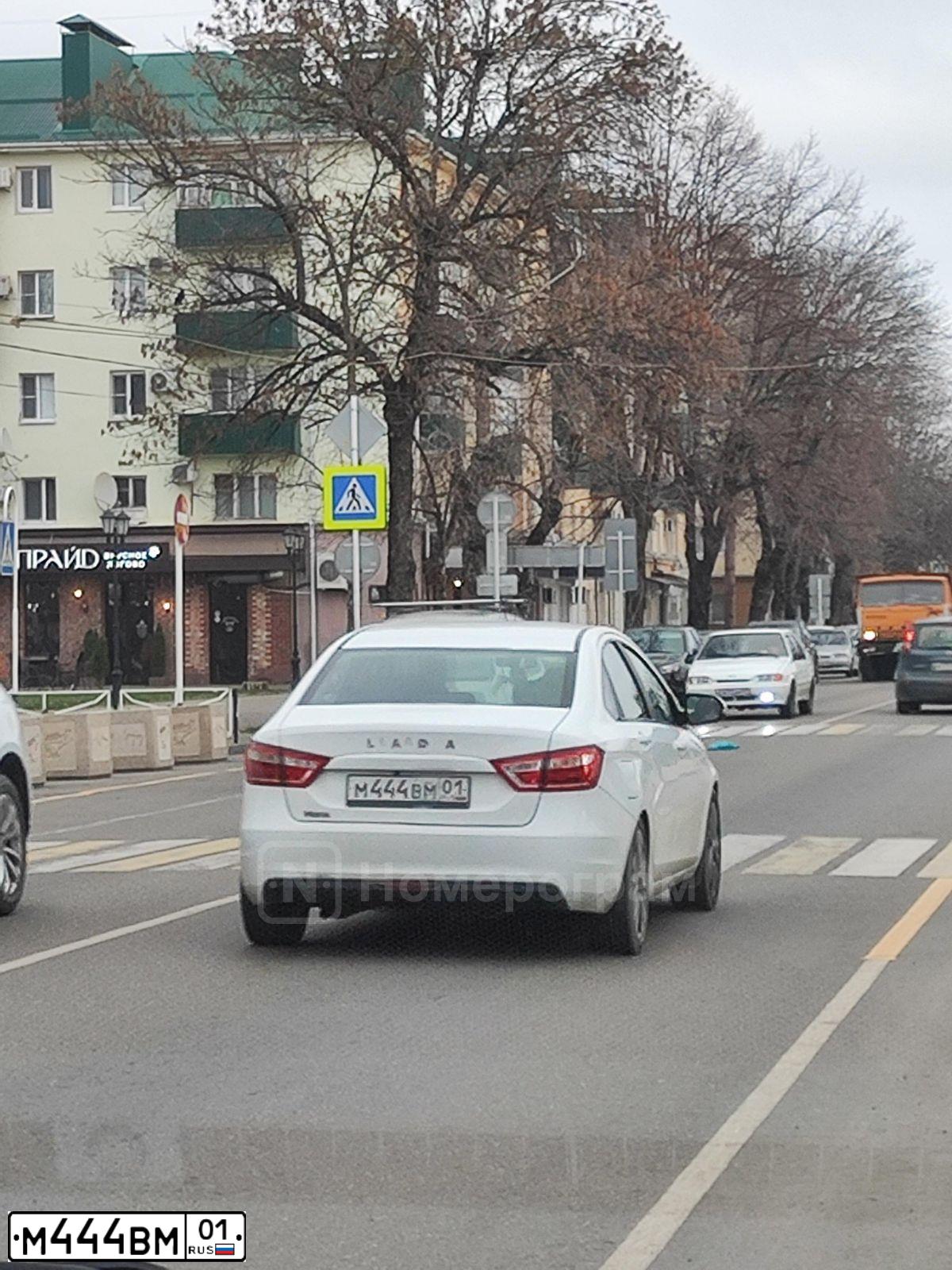 Фото автомобиля NISSAN TEANA, 2010 — госномер М444ВМ01. Цвет: СЕРО-СИРЕНЕВЫЙ