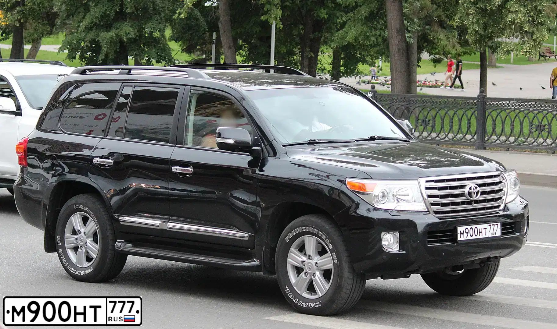 Фото автомобиля TOYOTA LANDCRUISER 200, 2015 — госномер В064РХ92. Цвет: ЧЕРНЫЙ