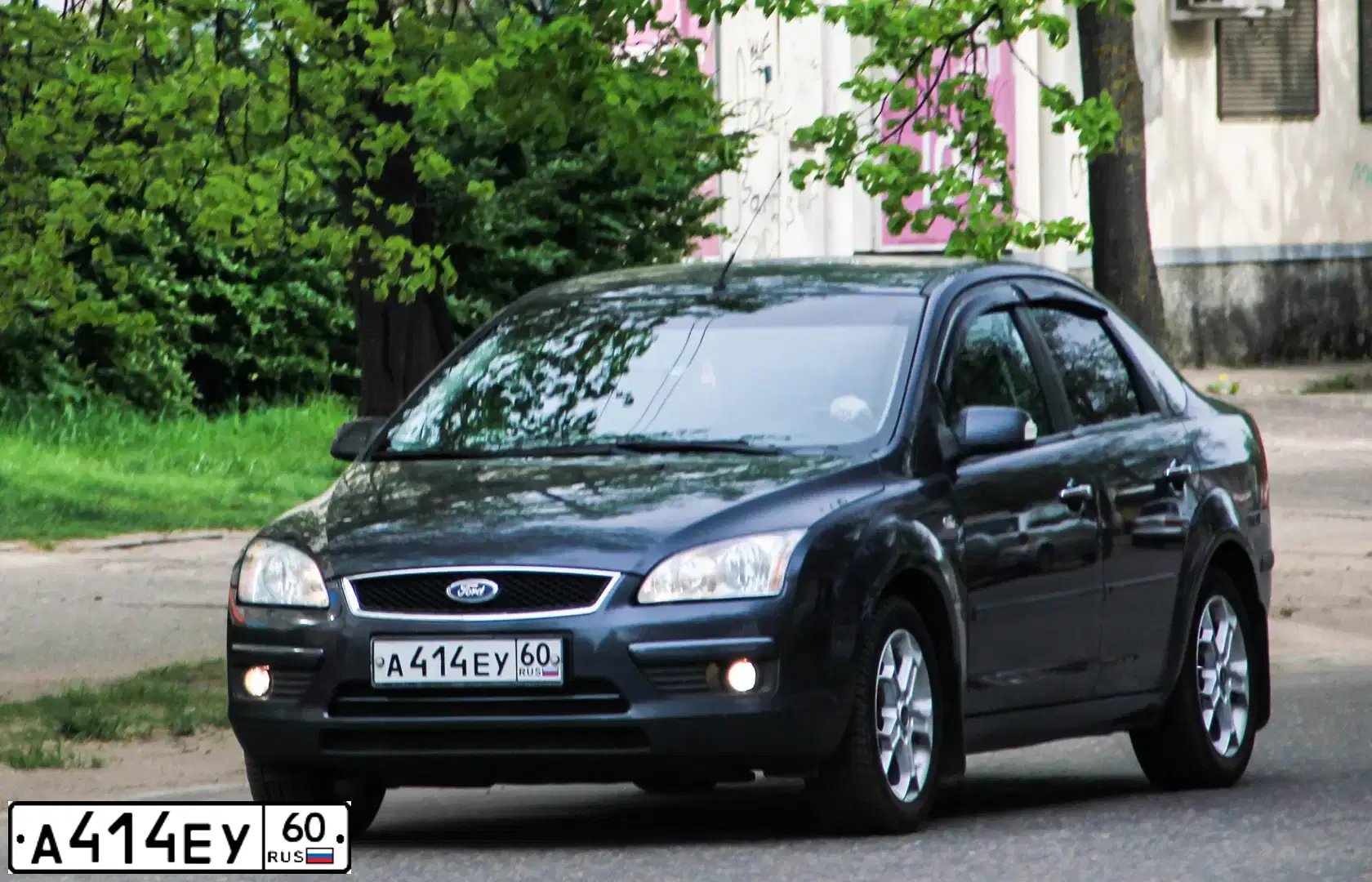 Фото автомобиля FORD D FOCUS, 2007 — госномер А414ЕУ60. Цвет: ТЕМНО-СЕРЫЙ