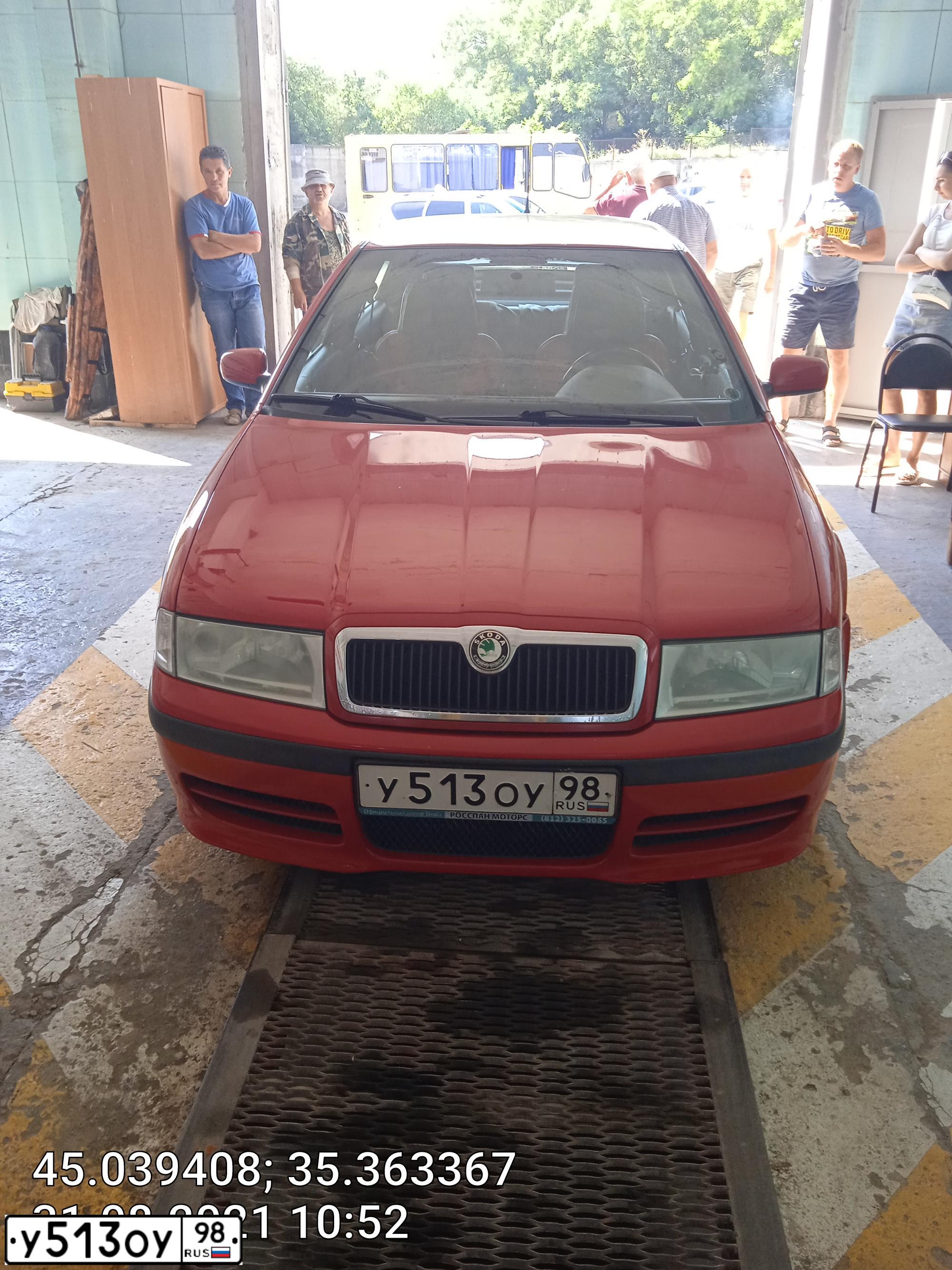 Фото автомобиля SKODA OCTAVIA, 2008 — госномер Н019АМ82. Цвет: Красный