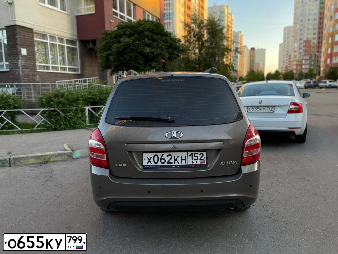 Фото автомобиля SKODA OCTAVIA, 2018 — госномер О655КУ799. Цвет: БЕЛЫЙ