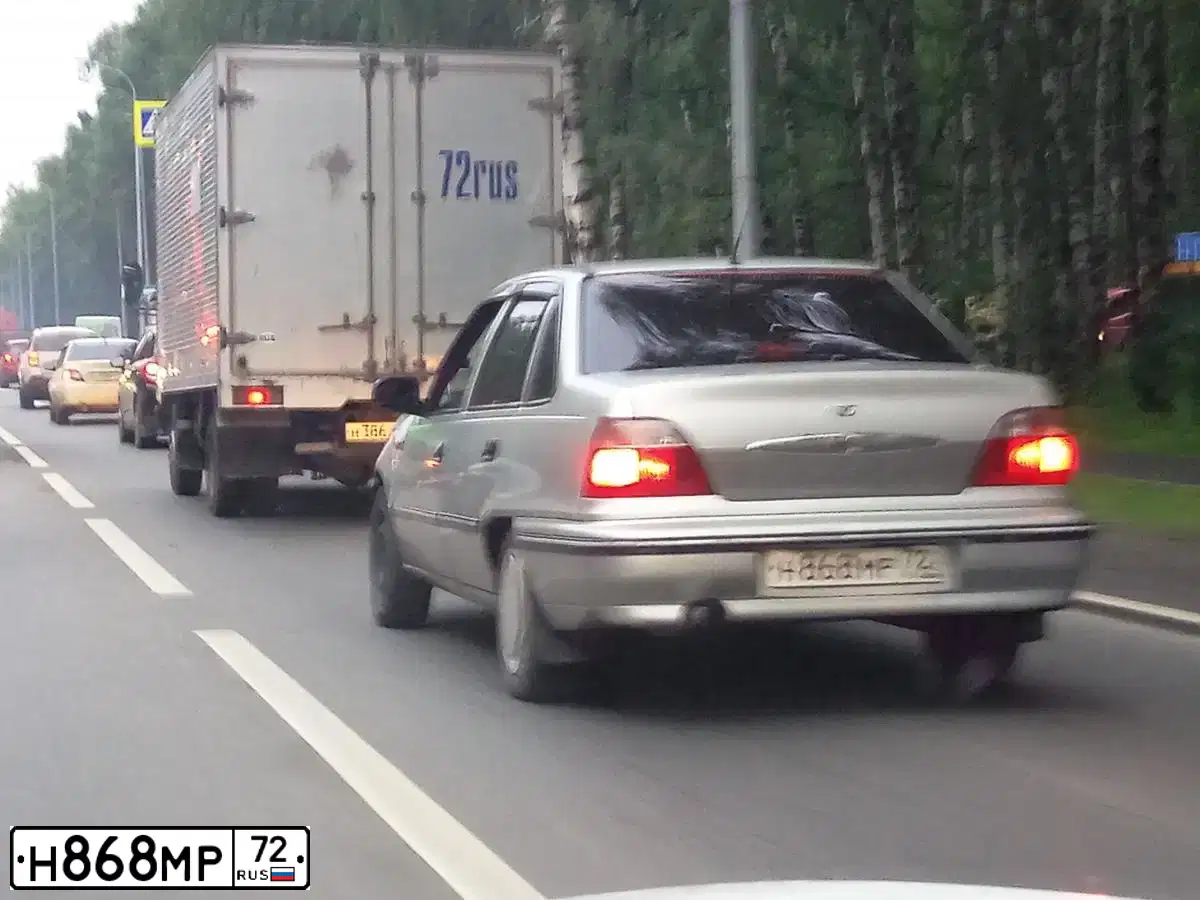 Фото автомобиля DAEWOO NEXIA, 2008 — госномер Н868МР72. Цвет: ПЕРЛАМУТРОВО-СЕРЕБРИСТЫЙ