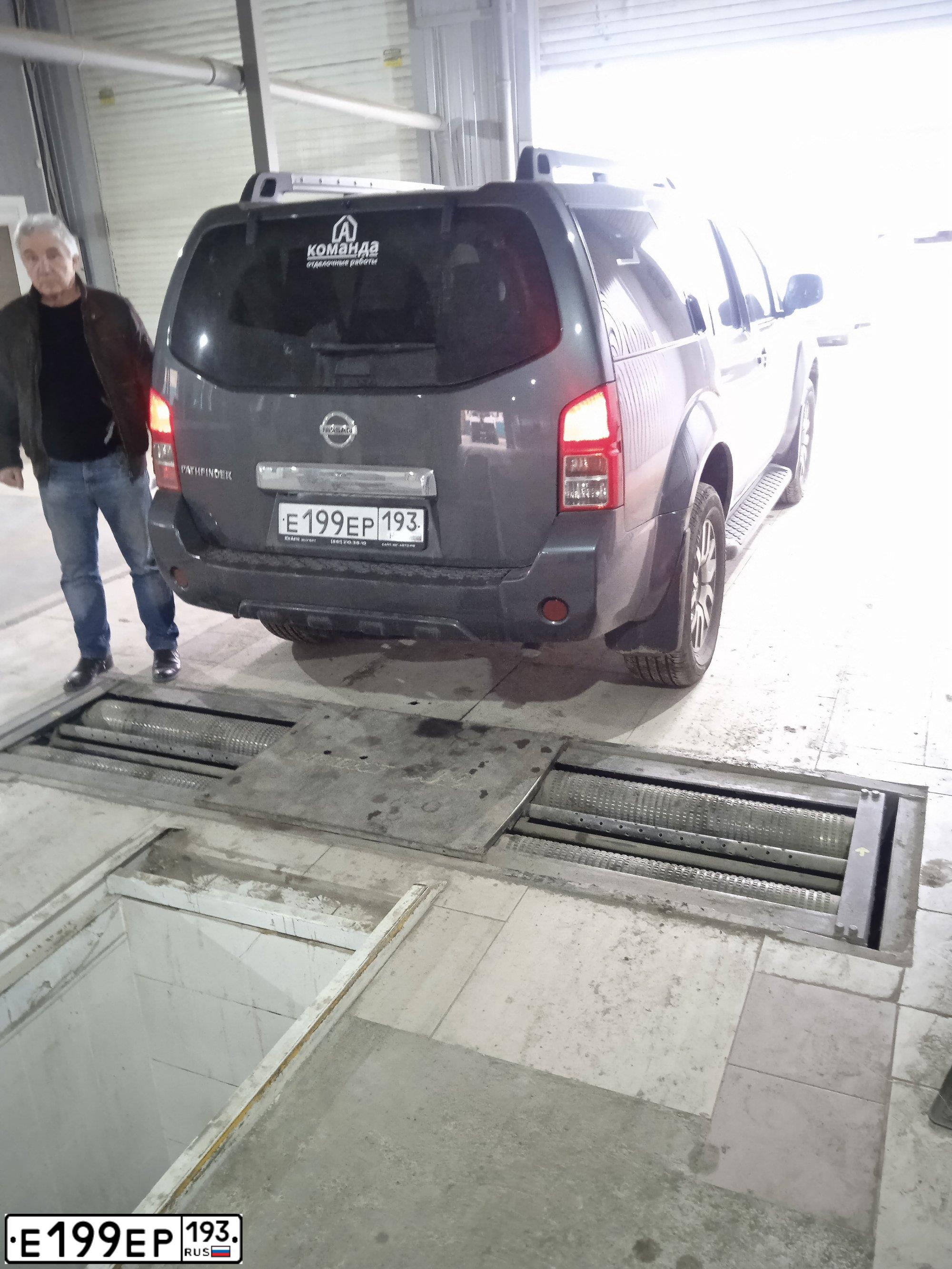 Фото автомобиля NISSAN PATHFINDER, 2011 — госномер М602ОС180