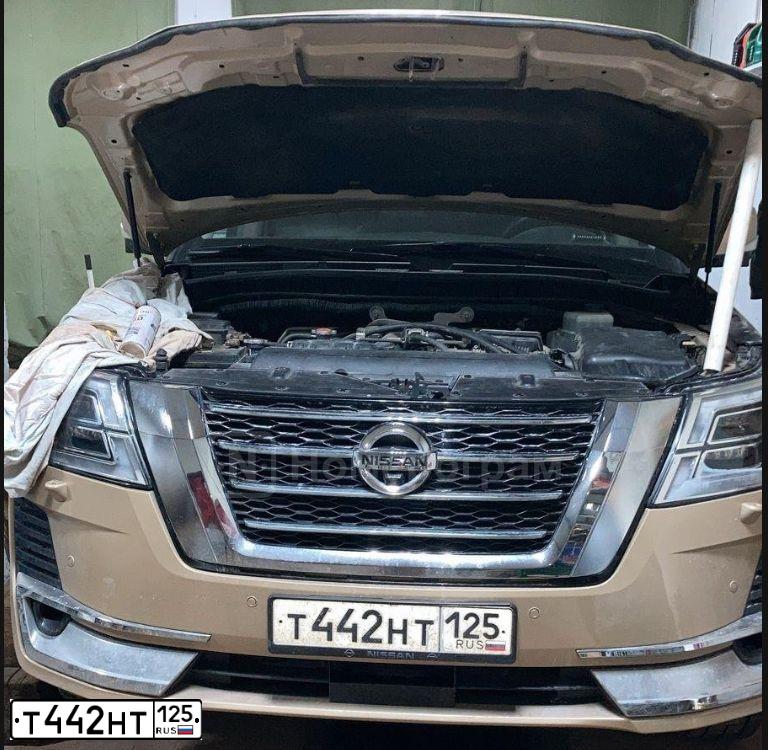 Фото автомобиля NISSAN PATROL, 2012 — госномер Т442НТ125. Цвет: БЕЖЕВЫЙ