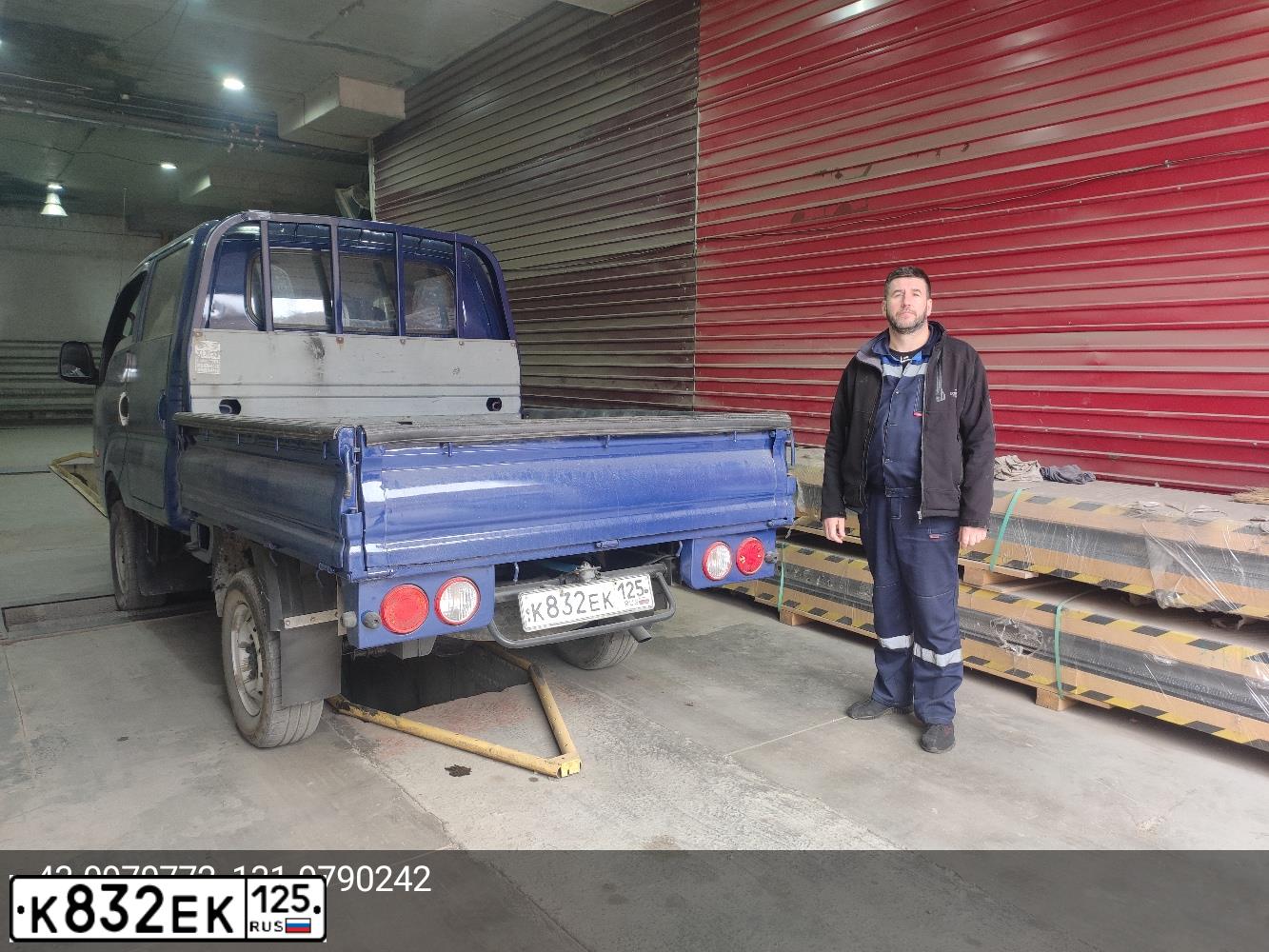 Фото автомобиля KIA BONGO, 2006 — госномер К832ЕК125. Цвет: СИНИЙ