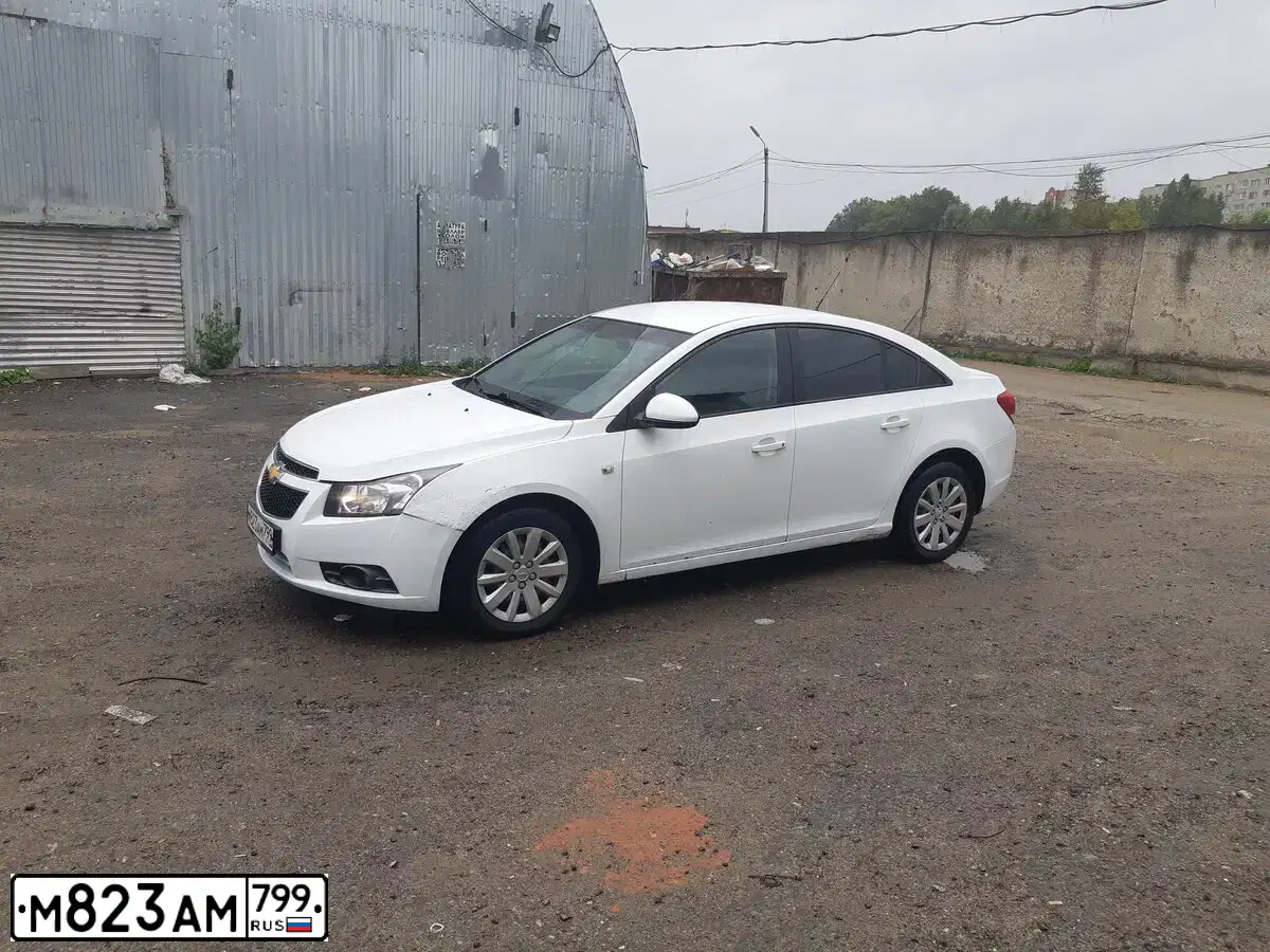 Фото автомобиля CHEVROLET CRUZE, 2011 — госномер М823АМ799. Цвет: БЕЛЫЙ