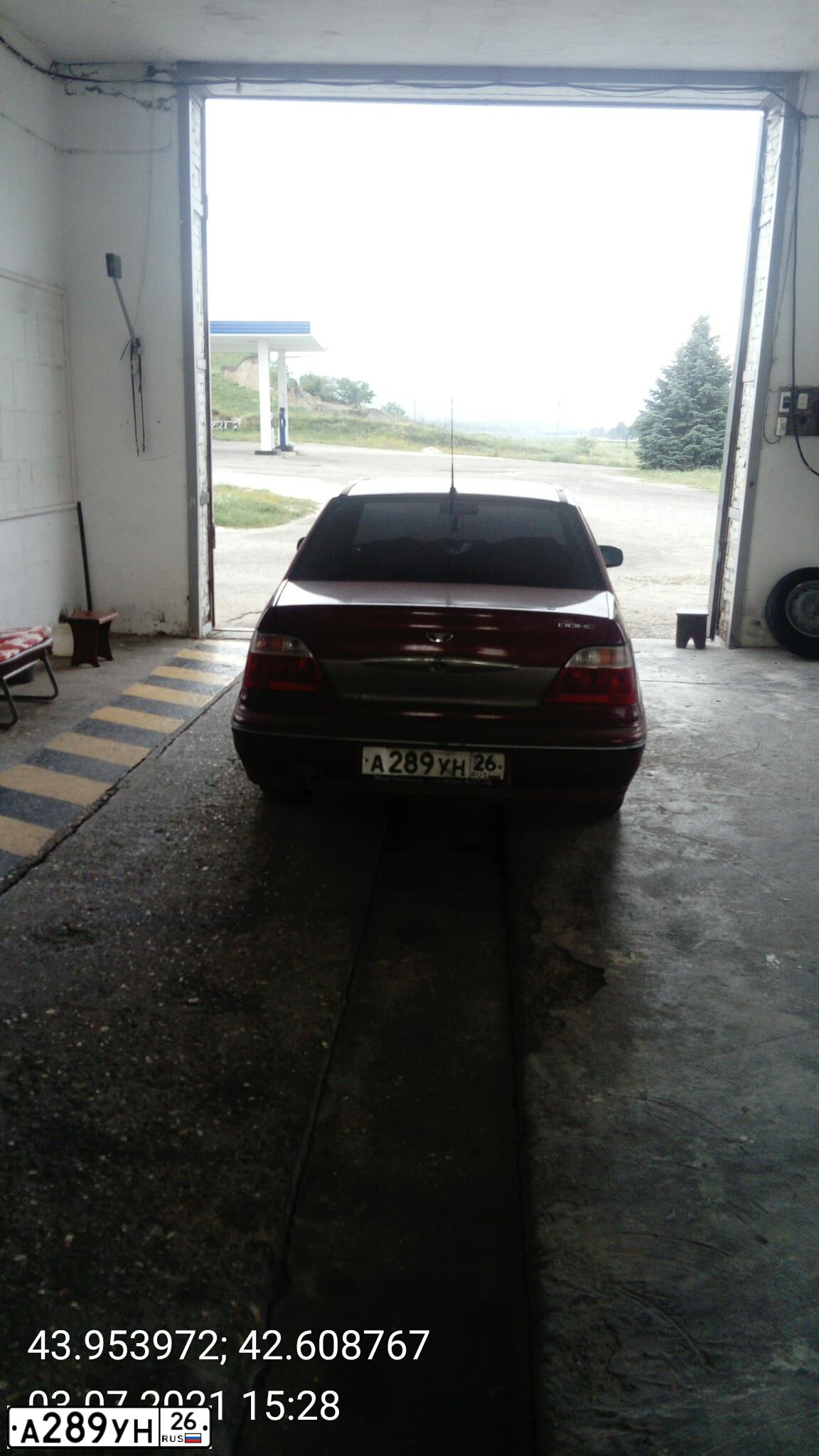 Фото автомобиля DAEWOO NEXIA, 2007 — госномер А289УН26. Цвет: КРАСНЫЙ СПЕЛАЯ ВИШНЯ