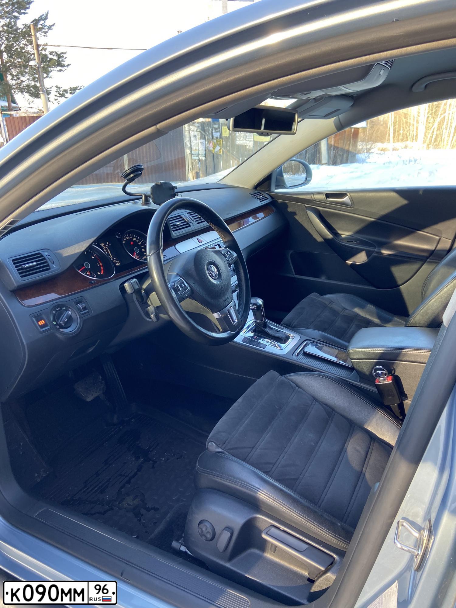 Фото автомобиля VOLKSWAGEN PASSAT, 2009 — госномер Р070СН178. Цвет: СЕРО-ГОЛУБОЙ