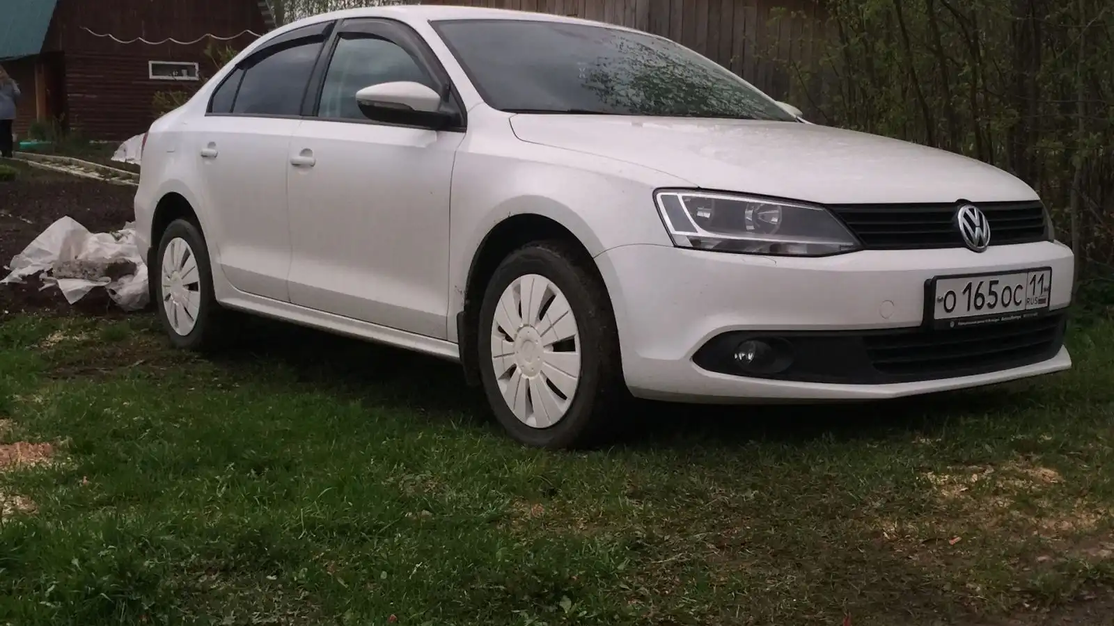 Фото автомобиля VOLKSWAGEN JETTA, 2012 — госномер О165ОС11. Цвет: Белый
