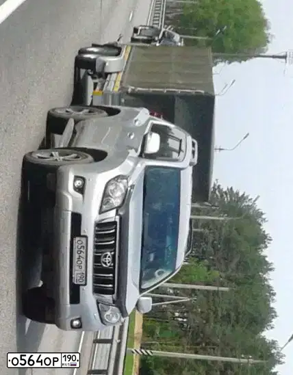 Фото автомобиля TOYOTA LANDCRUISER, 2011 — госномер В080ВК17. Цвет: СЕРЕБРИСТЫЙ