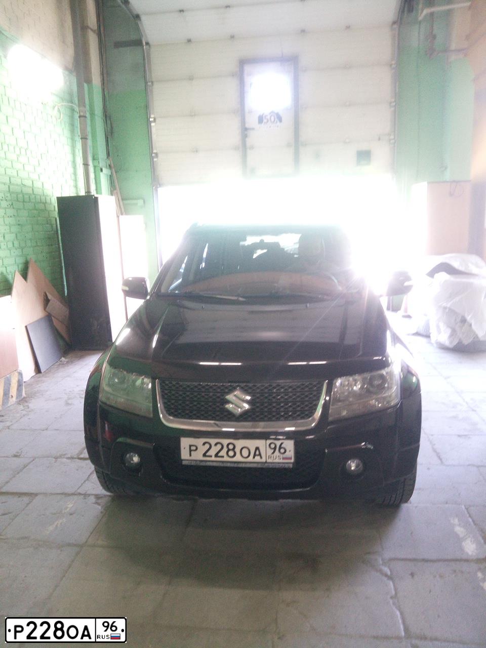 Фото автомобиля SUZUKI /GRAND/ VITARA, 2010 — госномер Р228ОА96. Цвет: ЧЕРНЫЙ
