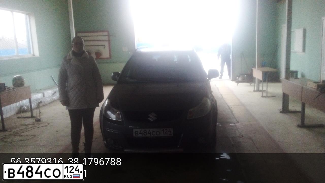 Фото автомобиля SUZUKI SX 4, 2010 — госномер В885АЕ550. Цвет: СЕРЫЙ