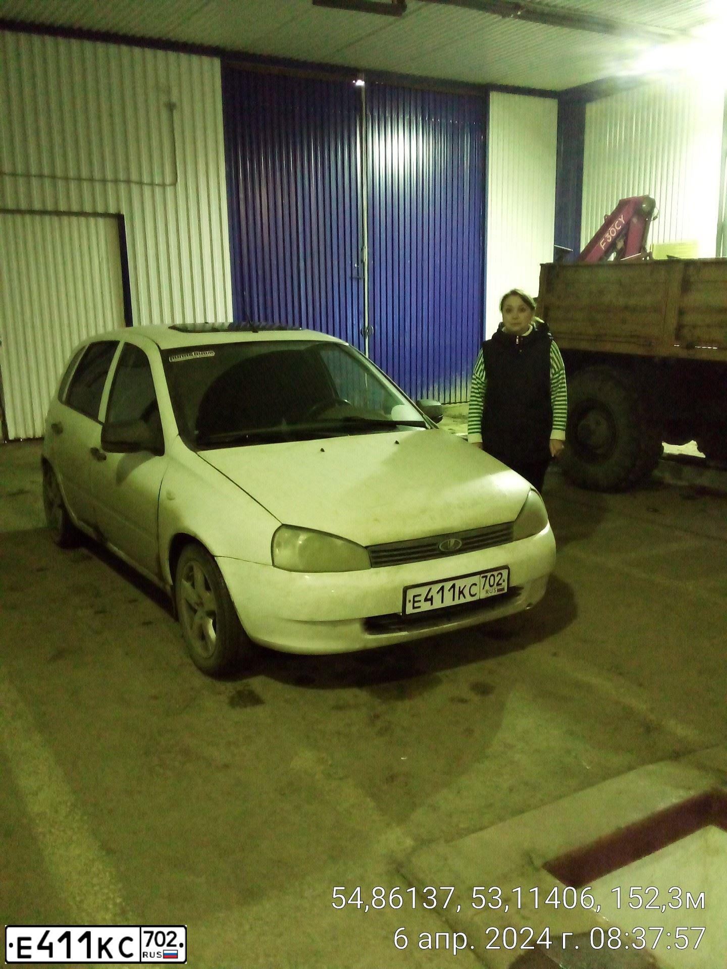 Фото автомобиля LADA 1119 KALINA, 2012 — госномер Е411КС702. Цвет: Белый