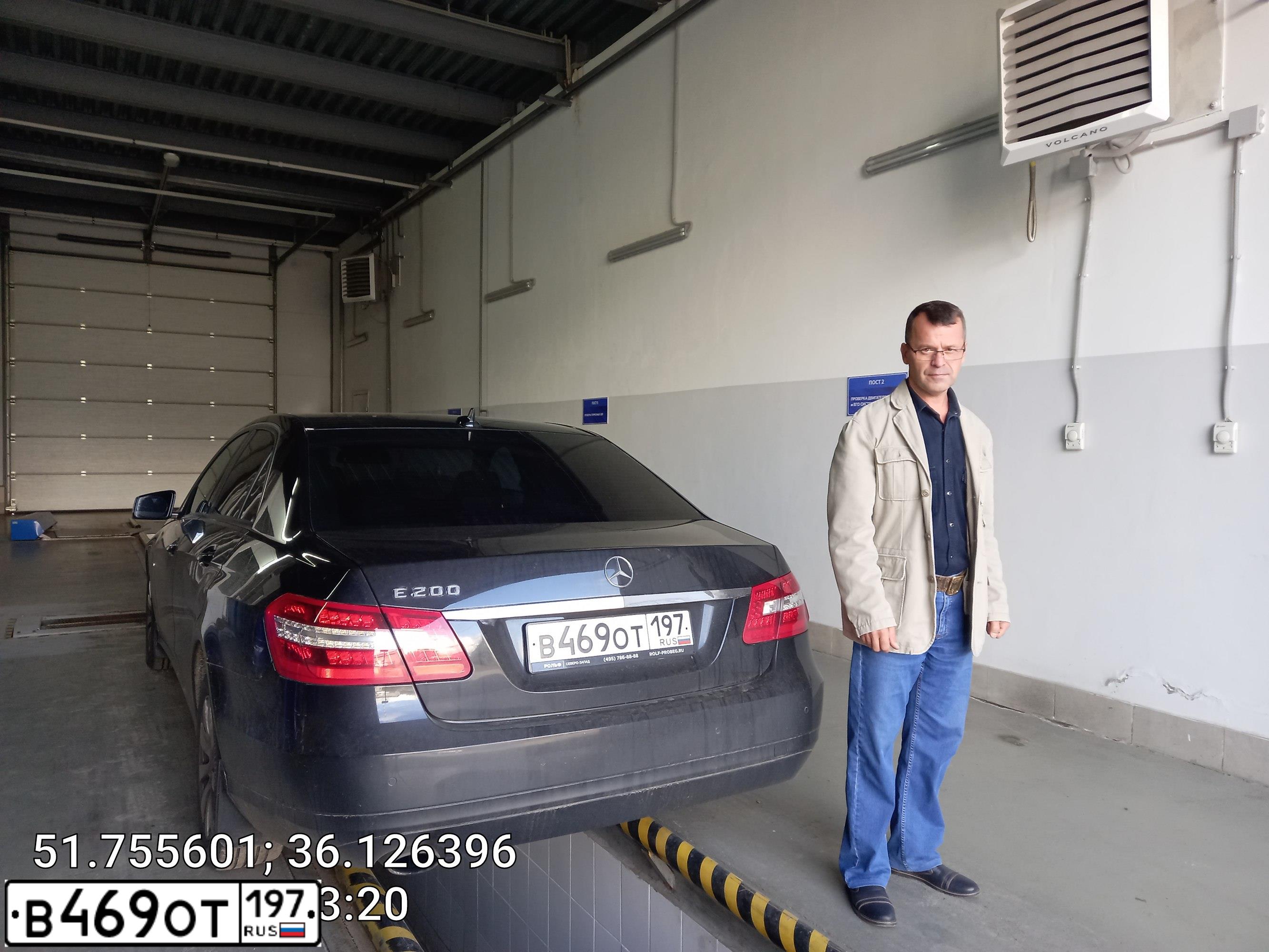 Фото автомобиля MERCEDES E-KLASSE, 2011 — госномер Р168КМ46. Цвет: ЧЕРНЫЙ