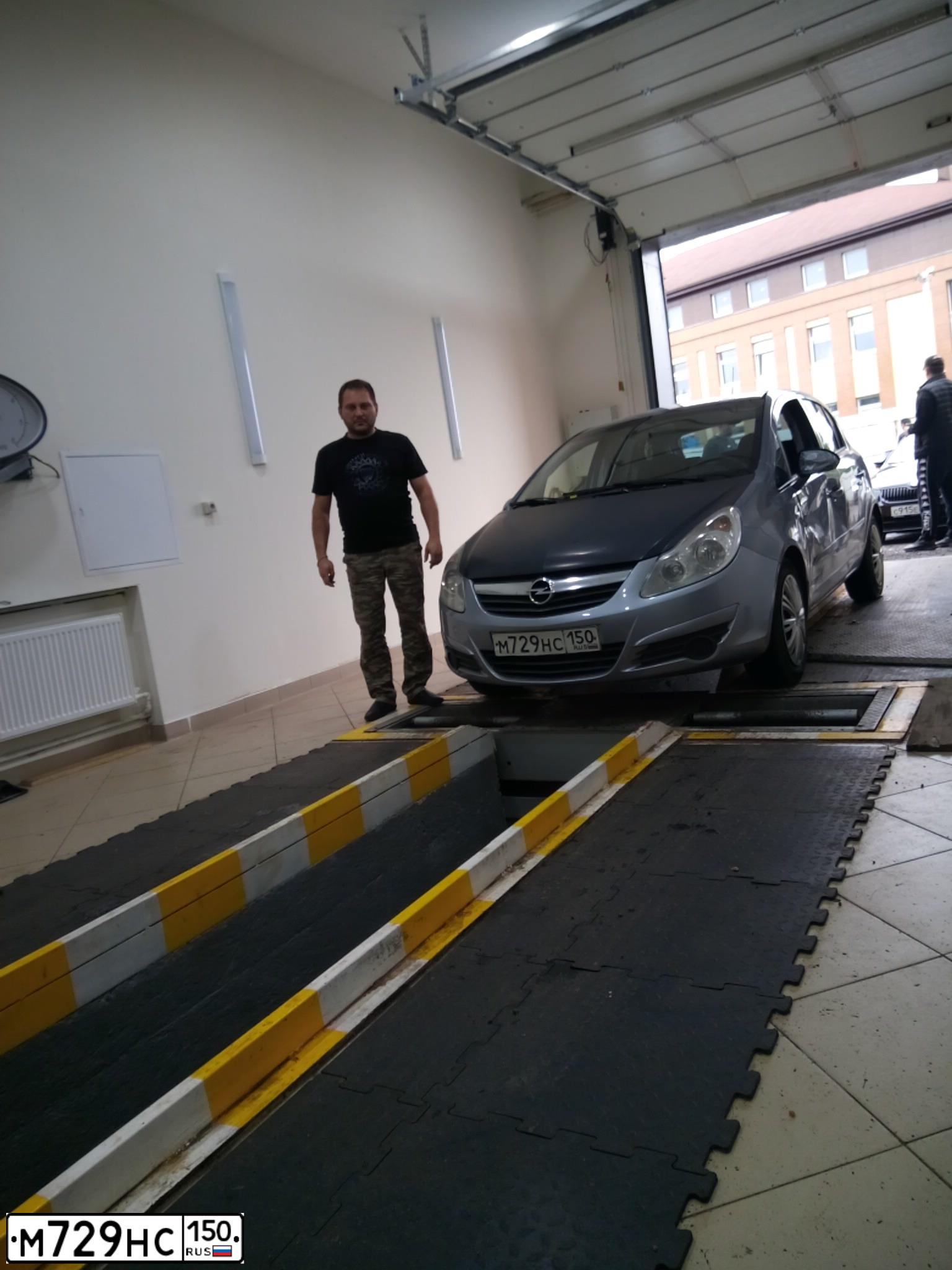 Фото автомобиля OPEL CORSA, 2007 — госномер Т804АК977. Цвет: Серый