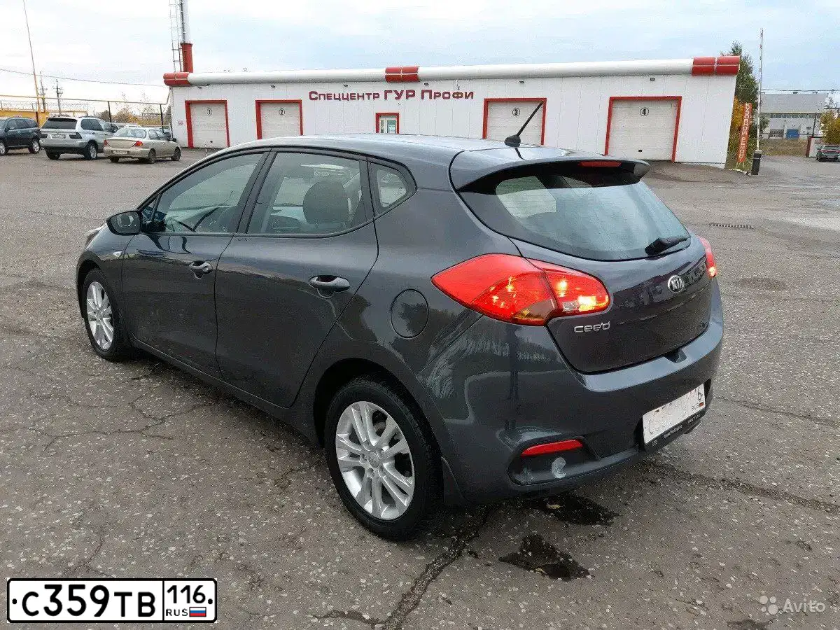 Фото автомобиля KIA CEE'D, 2013 — госномер В229КА716. Цвет: СЕРЫЙ