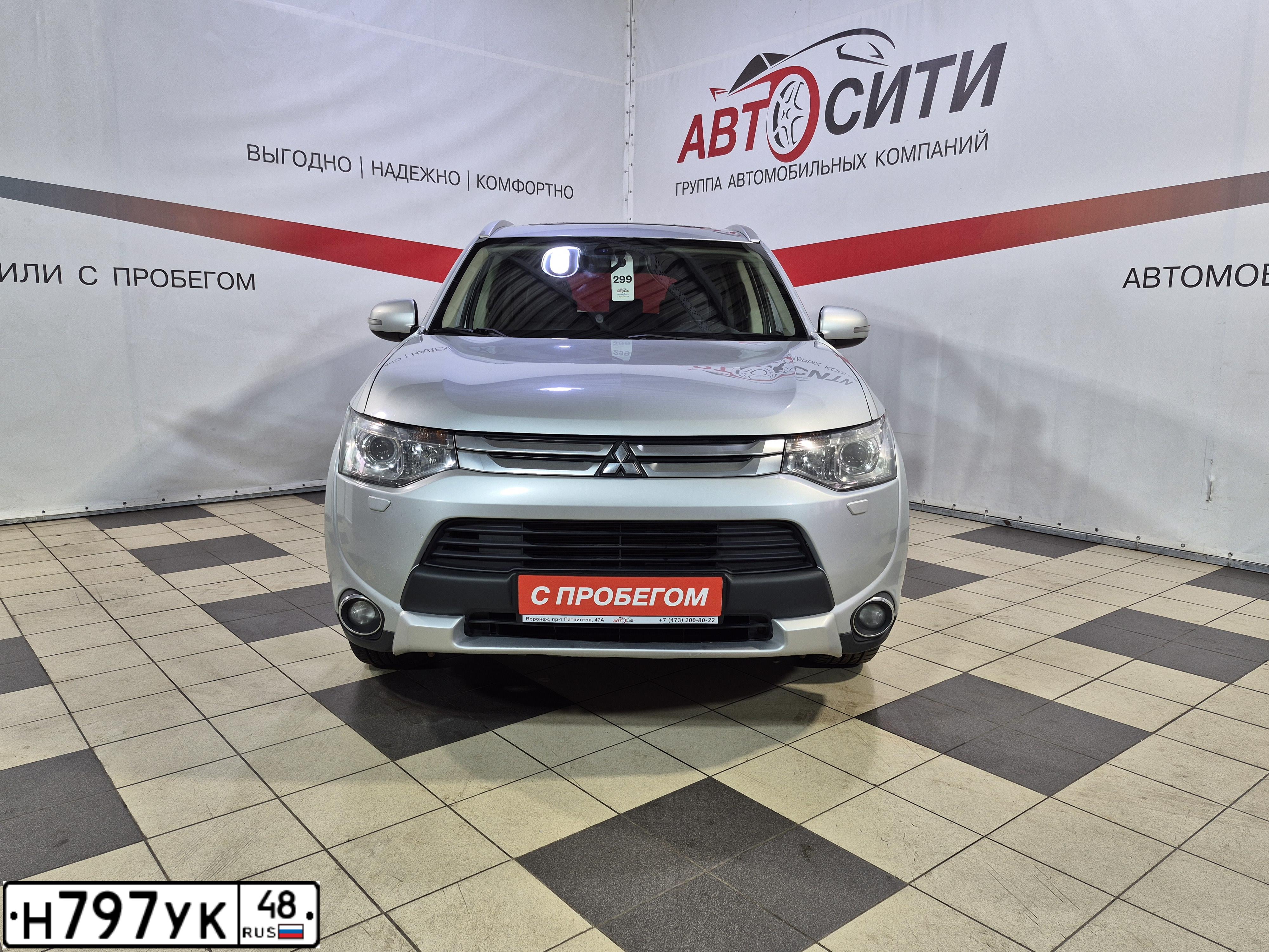 Фото автомобиля MITSUBISHI OUTLANDER, 2014 — госномер Н797УК48. Цвет: СЕРЕБРИСТЫЙ