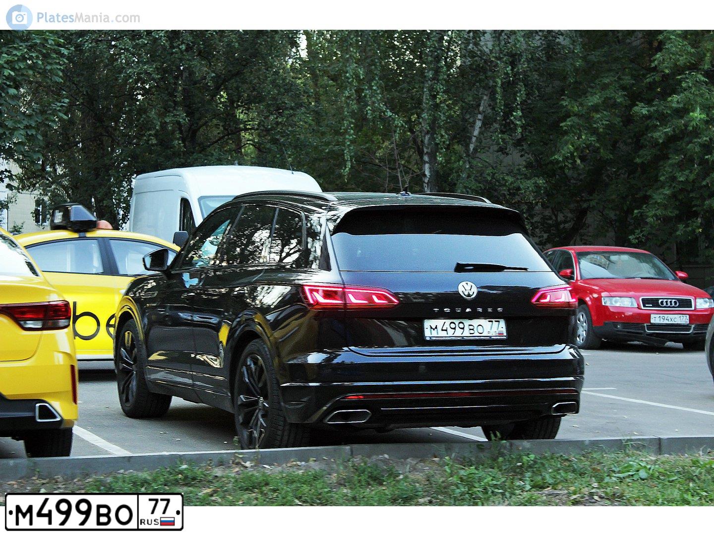 Фото автомобиля VOLKSWAGEN TOUAREG, 2013 — госномер М499ВО77. Цвет: Коричневый