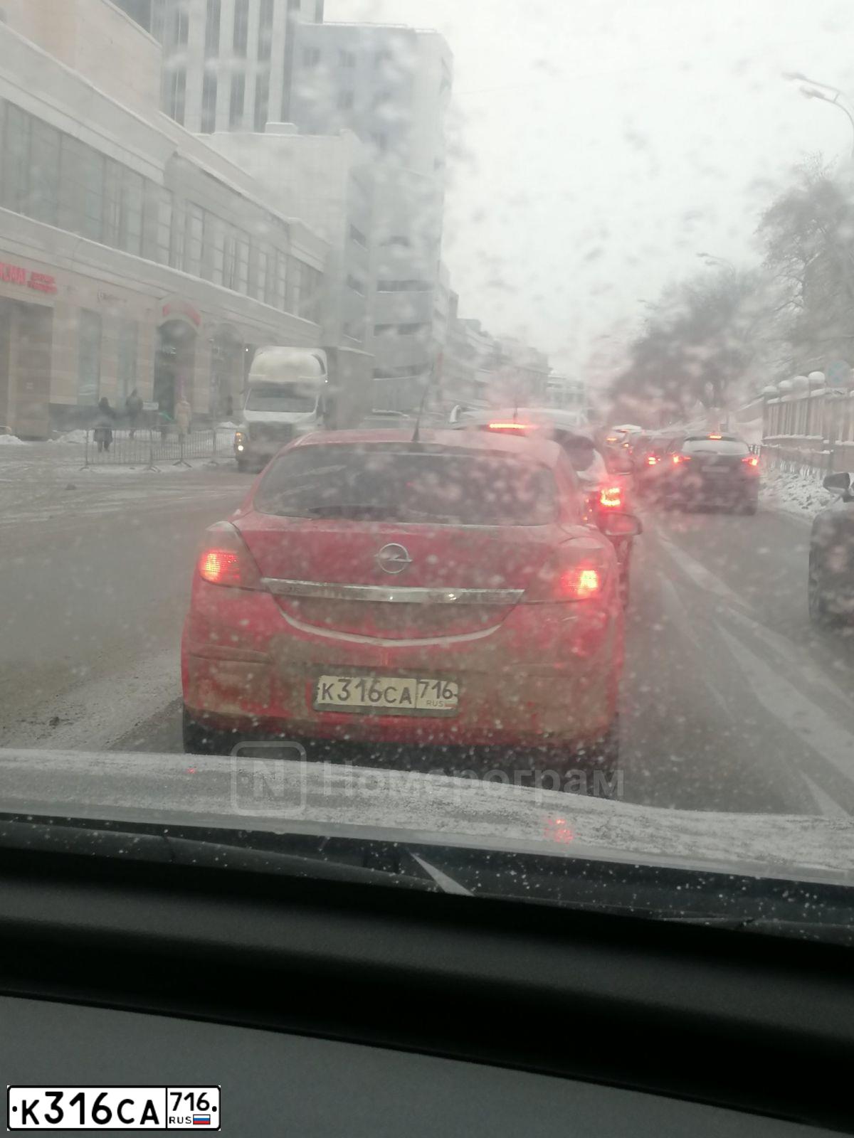 Фото автомобиля OPEL ASTRA, 2007 — госномер К316СА716. Цвет: Красный